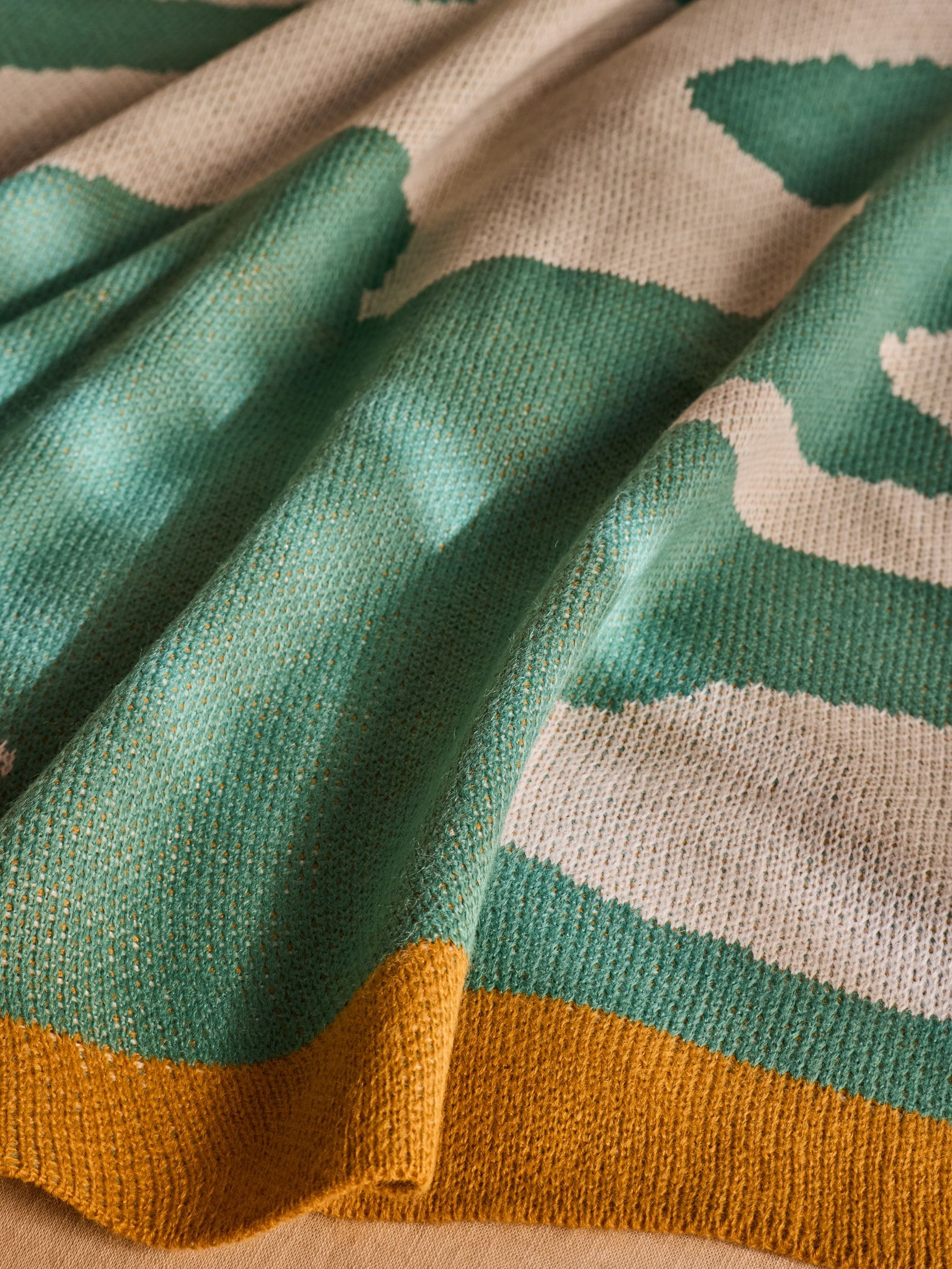 MADE.COM green ripple knitted throw 130x180cm, imported from the UK