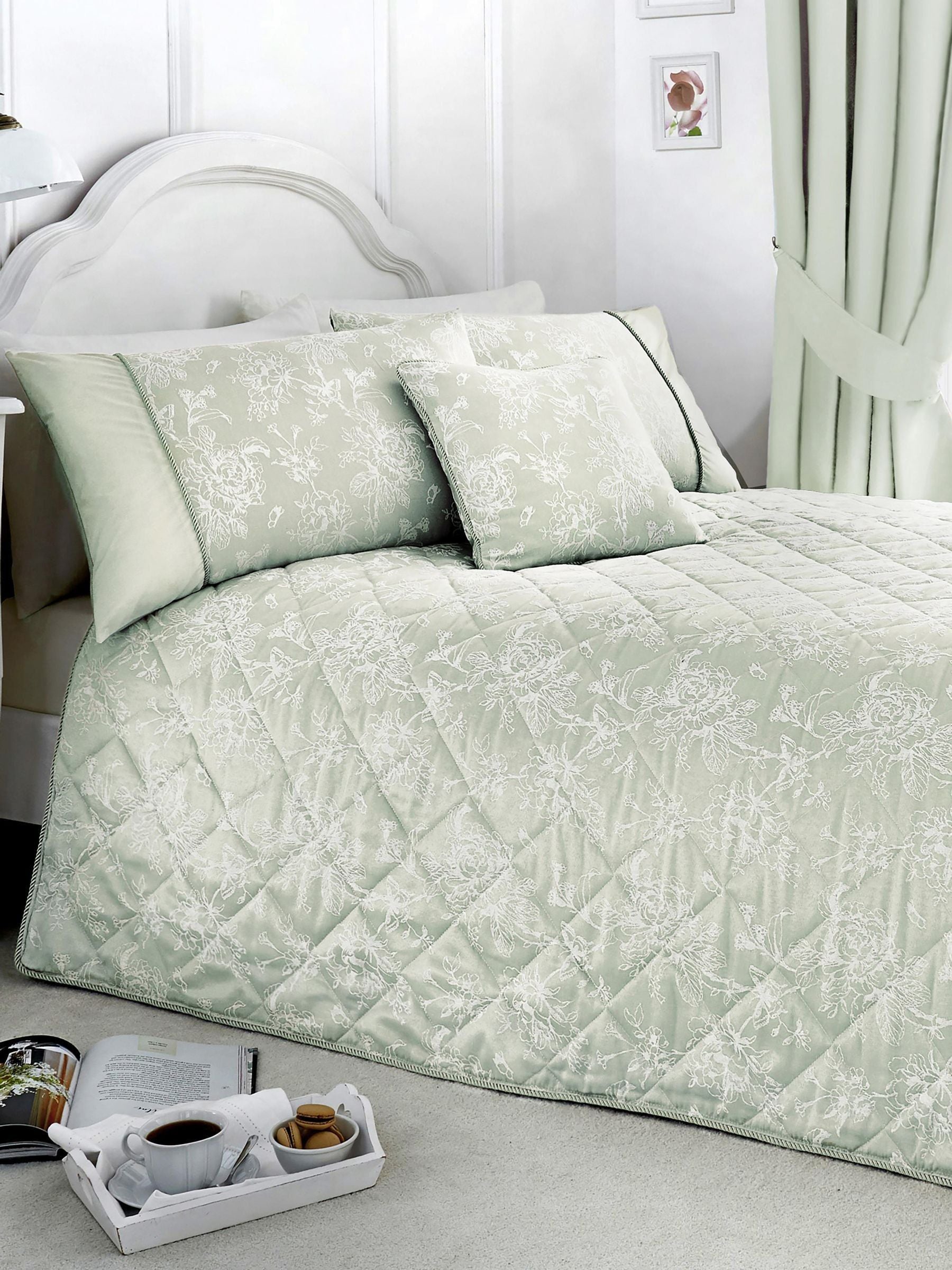 Dreams & Drapes green jasmine jacquard bedspread 240x260cm (British brand)
