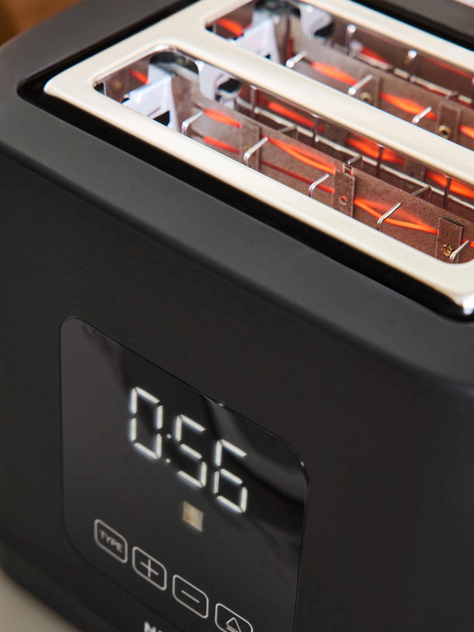 Black 4-slice digital toaster (British brand)