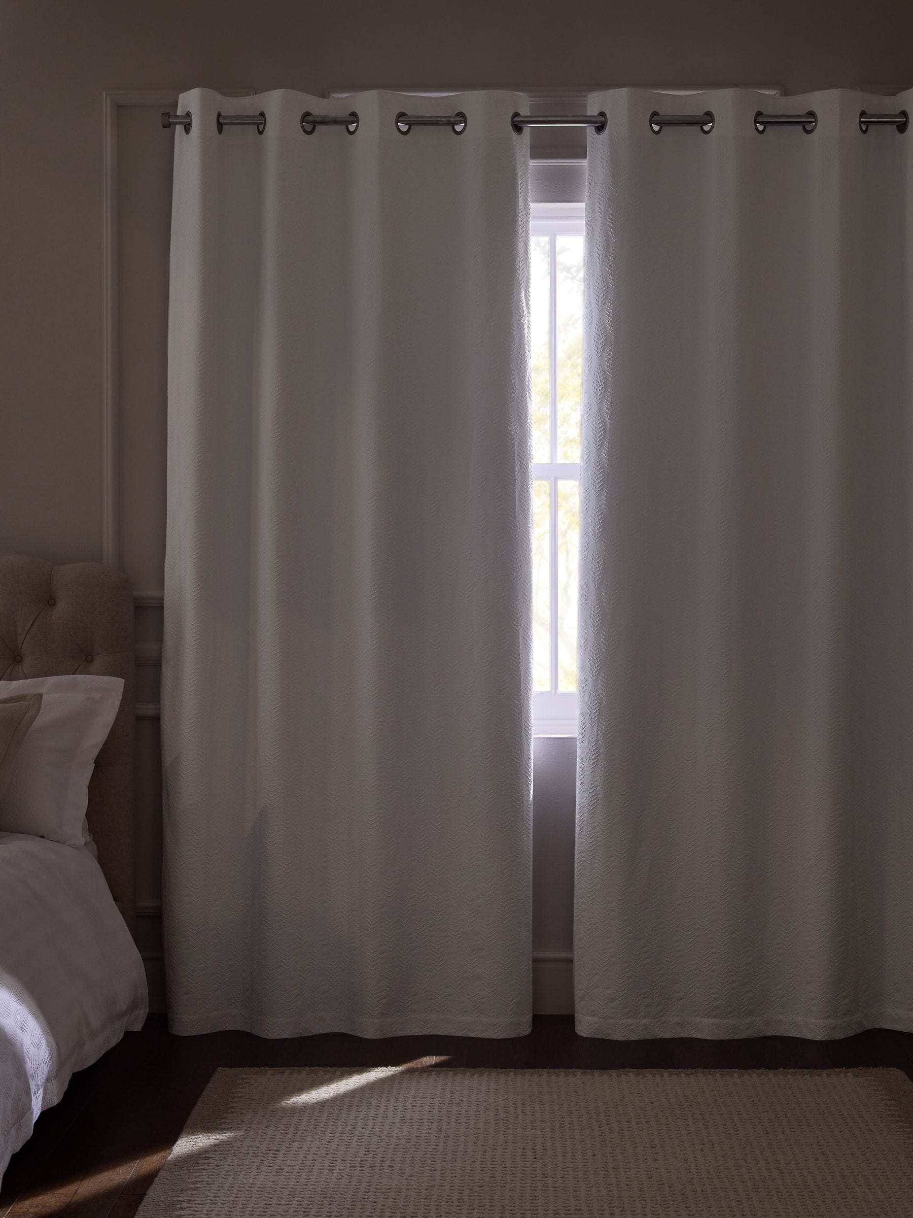 White embossed leaf pattern blackout thermal curtains - British product