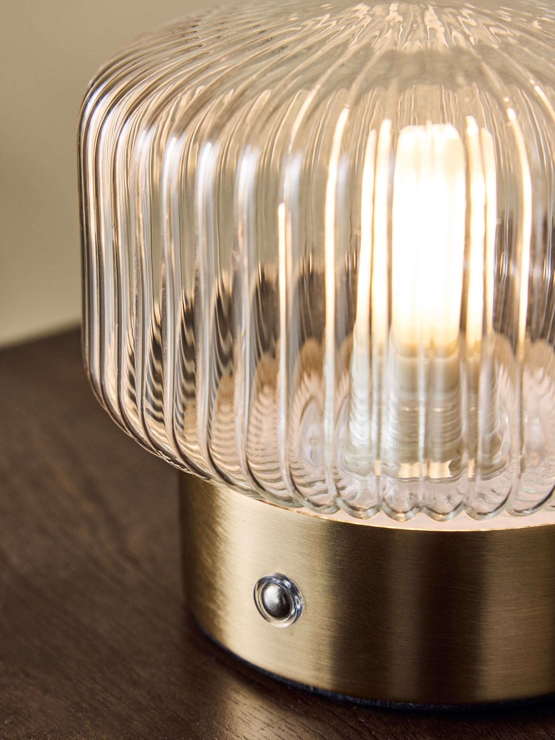 Lexington rechargeable table lamp 12cm height, imported from the UK