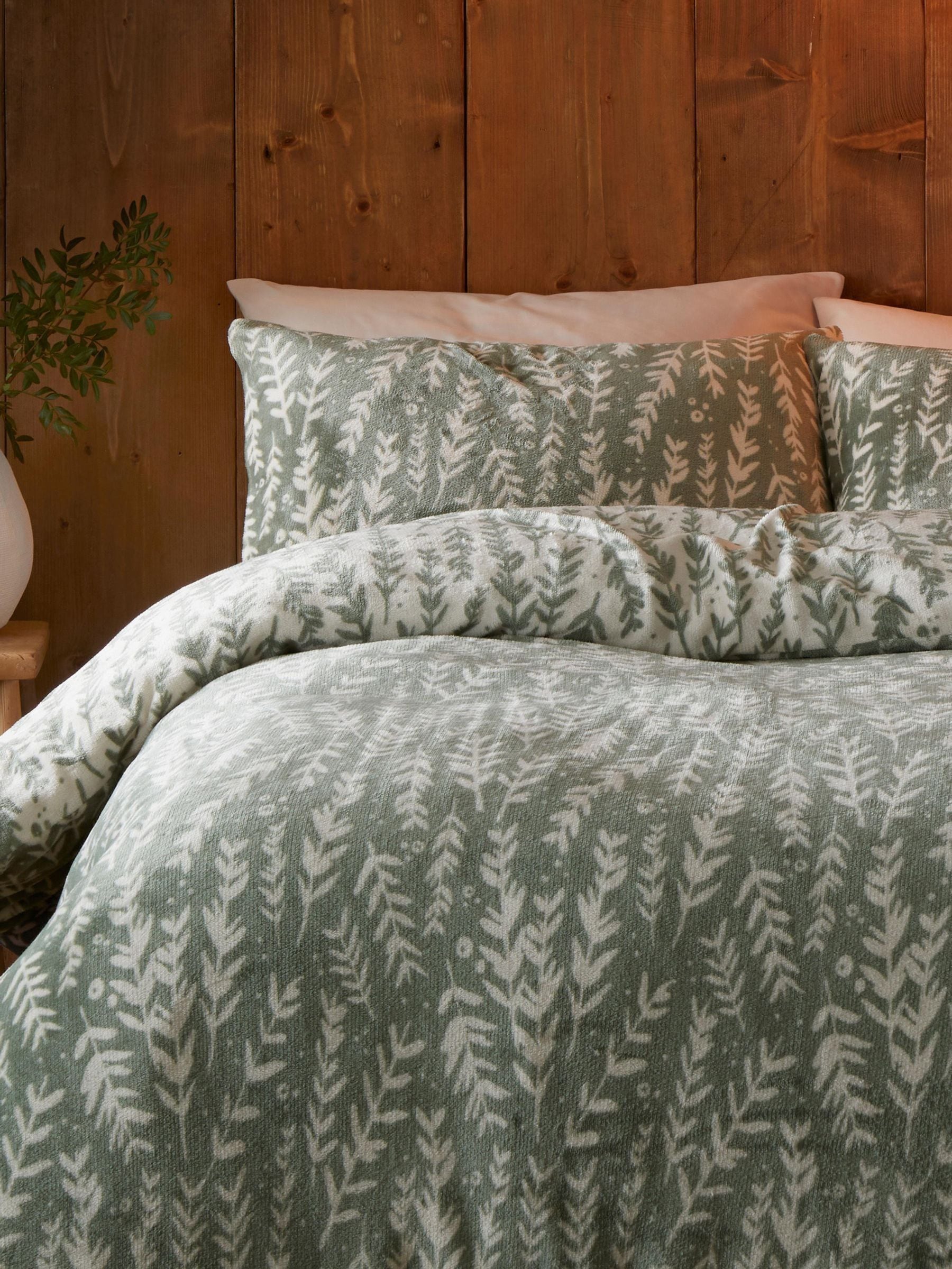 Green winter foliage fleece duvet cover set - British product