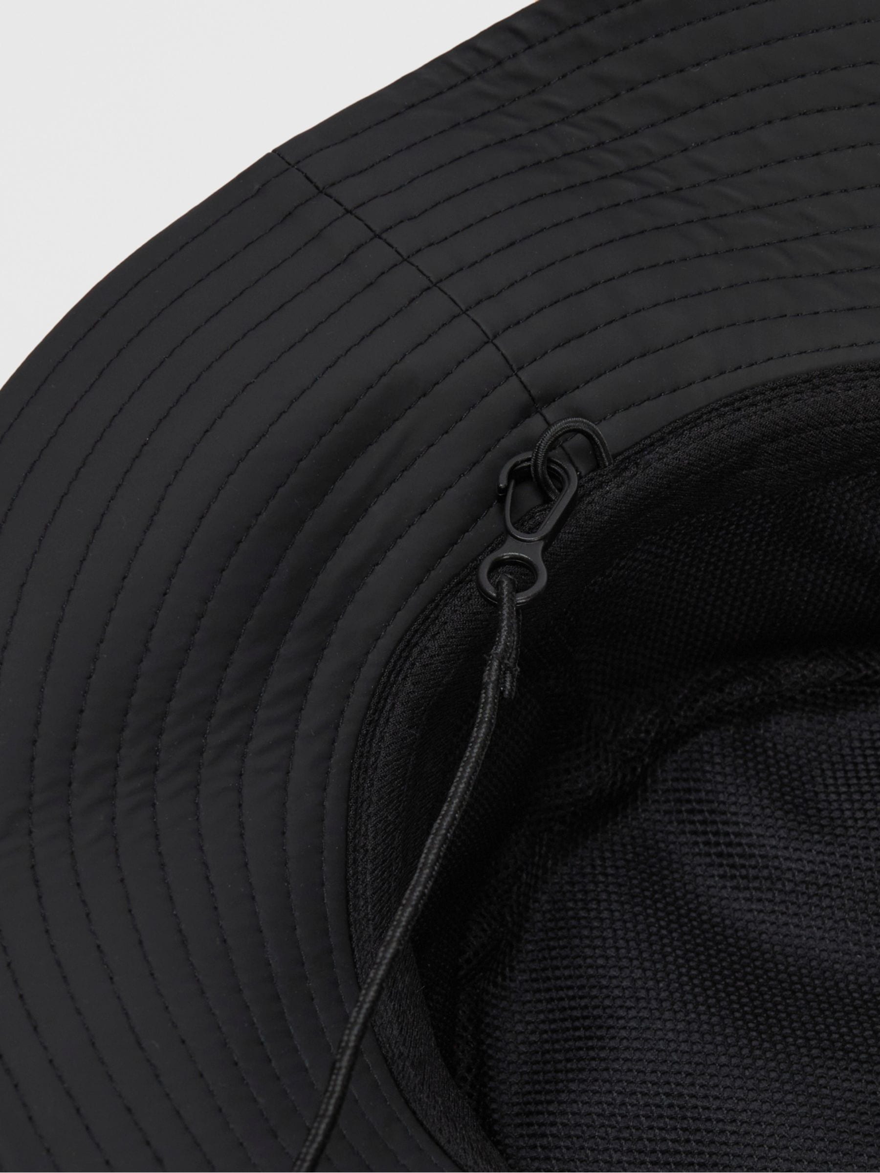 Barbour Thorpe showerproof bucket hat, imported from the UK