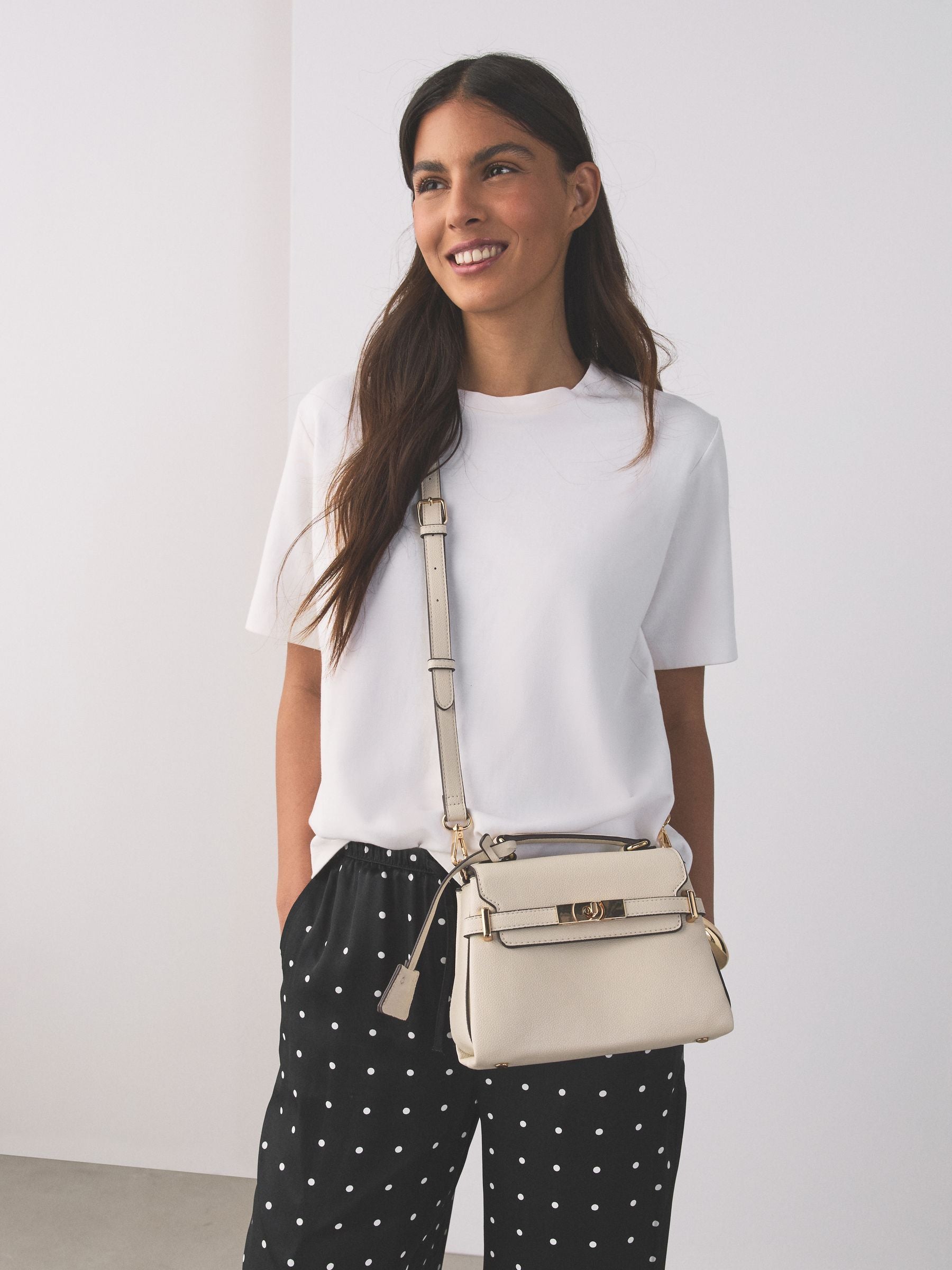 White belted hand-held bag with lock opening, 21cm - British product