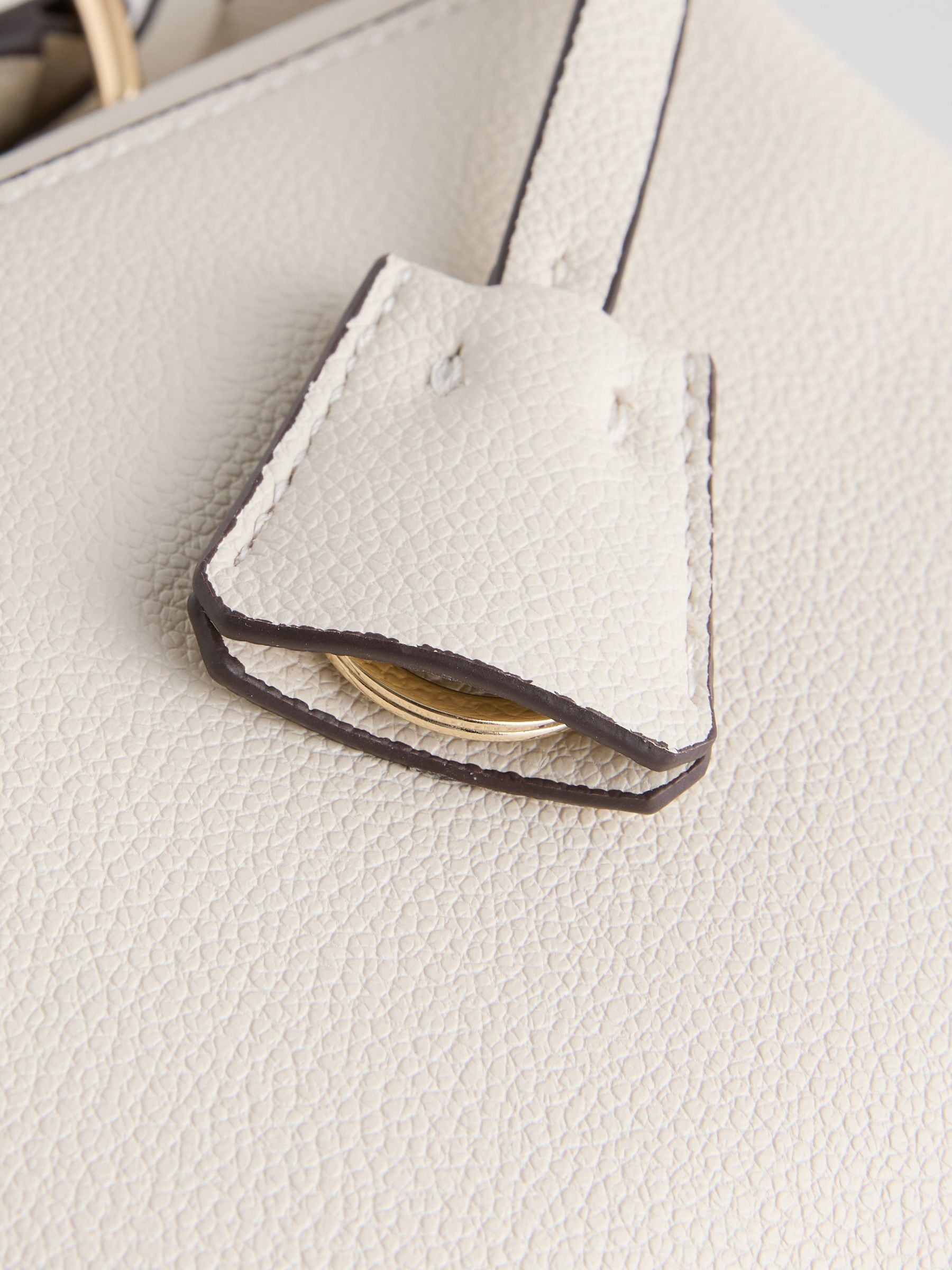 White belted hand-held bag with lock opening, 21cm - British product