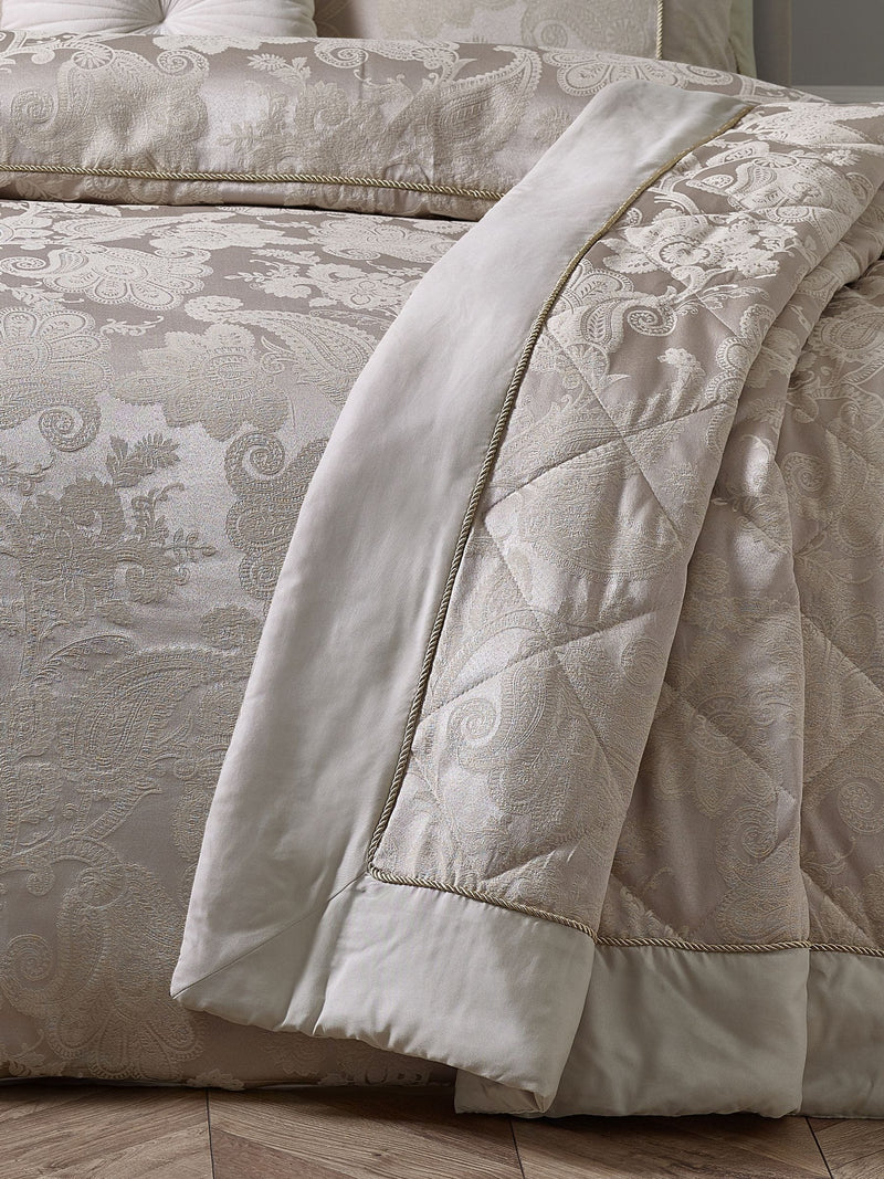 Catherine Lansfield opulent jacquard bedspread 240x260cm (British brand)