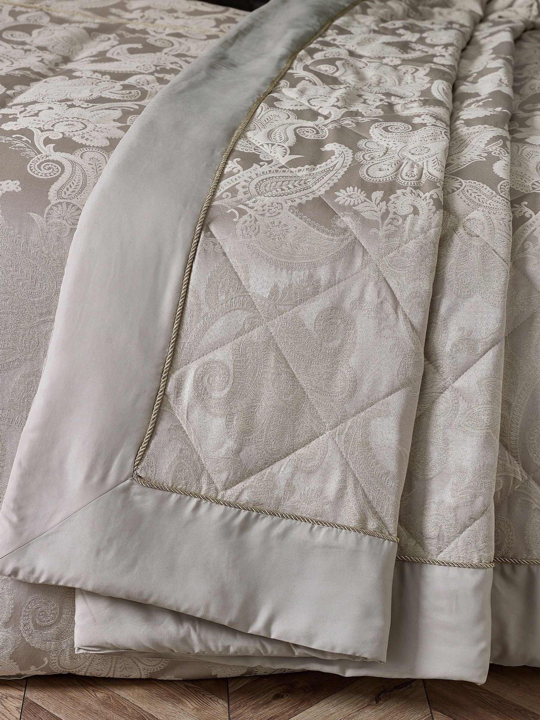 Catherine Lansfield opulent jacquard bedspread 240x260cm (British brand)