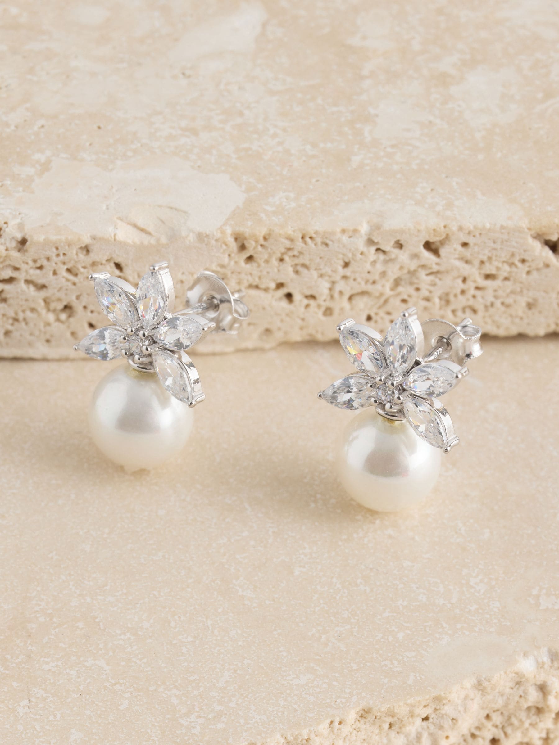 Sterling silver pearl flower stud earrings - British product