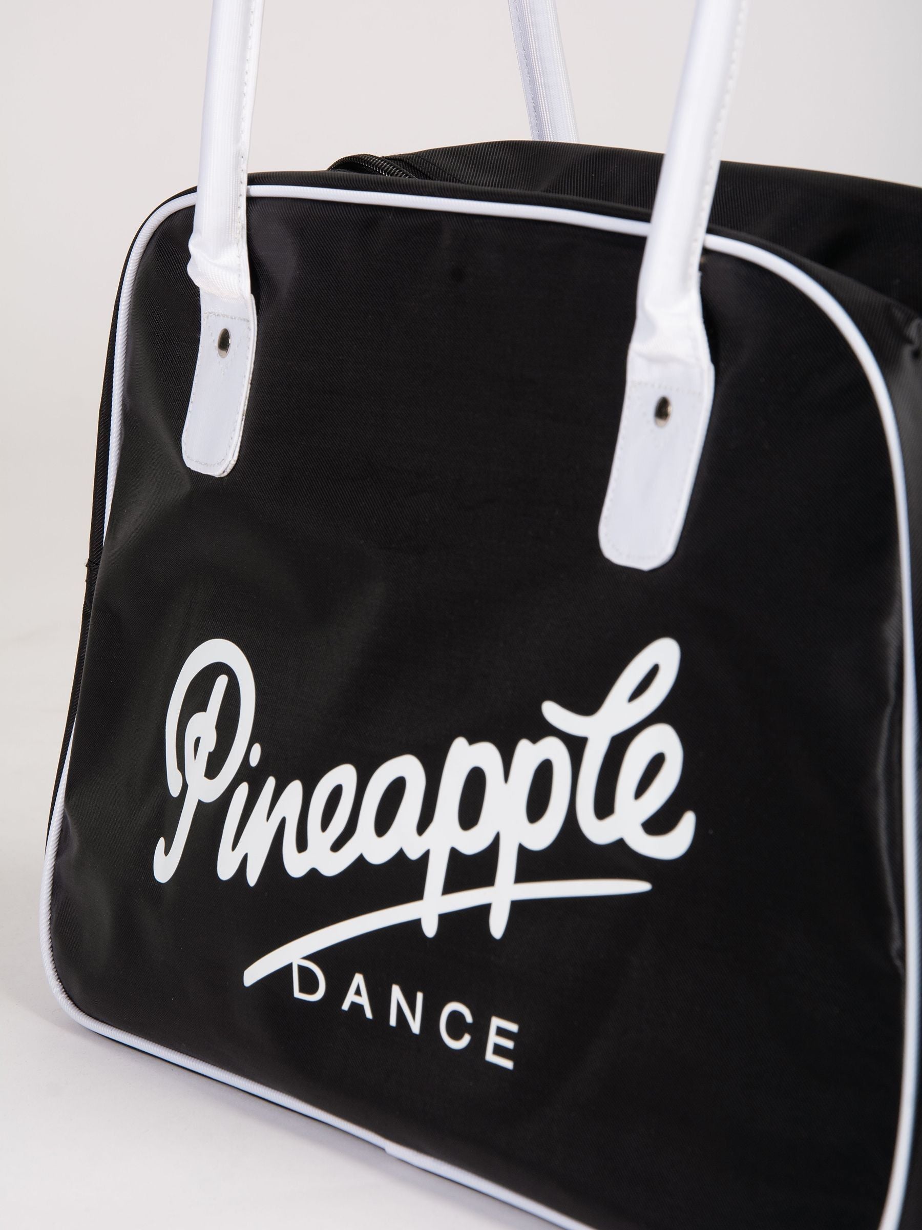 Pineapple black essentials kit bag - British product