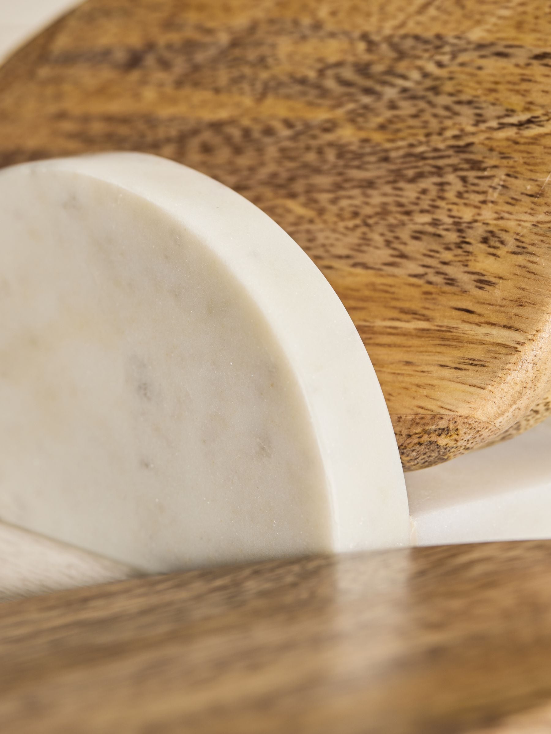 Set of 4 natural wooden Zaya coasters with marble holder (British brand)