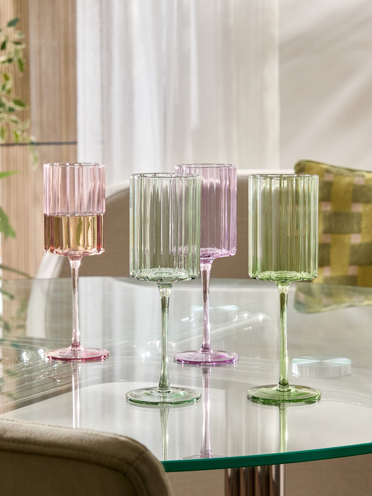 Set of 4 Green Pink Freya wine glasses, UK version