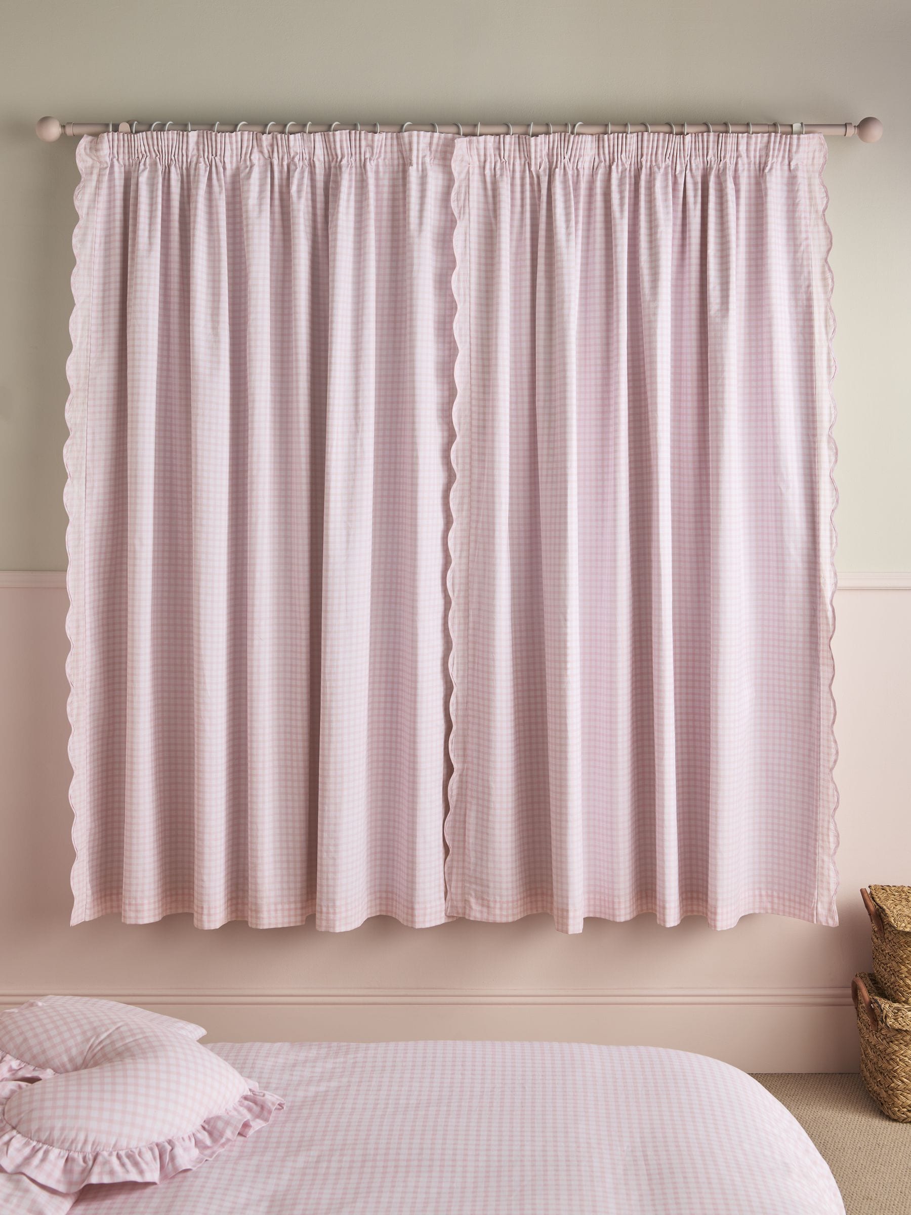 Pink wave edge gingham blackout curtains with pencil pleat header - British product
