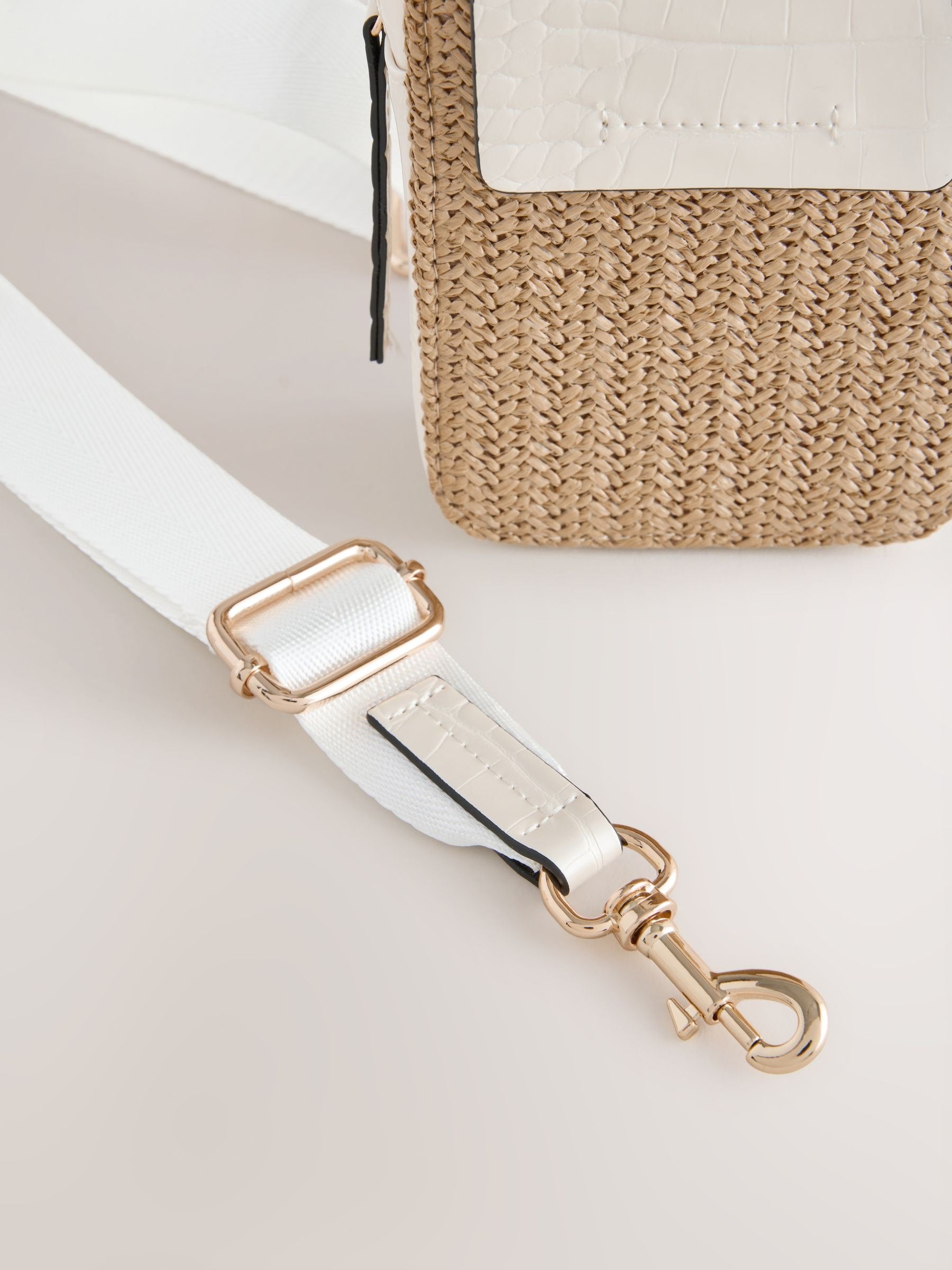 Raffia-effect phone bag with zip closure and adjustable strap, UK version