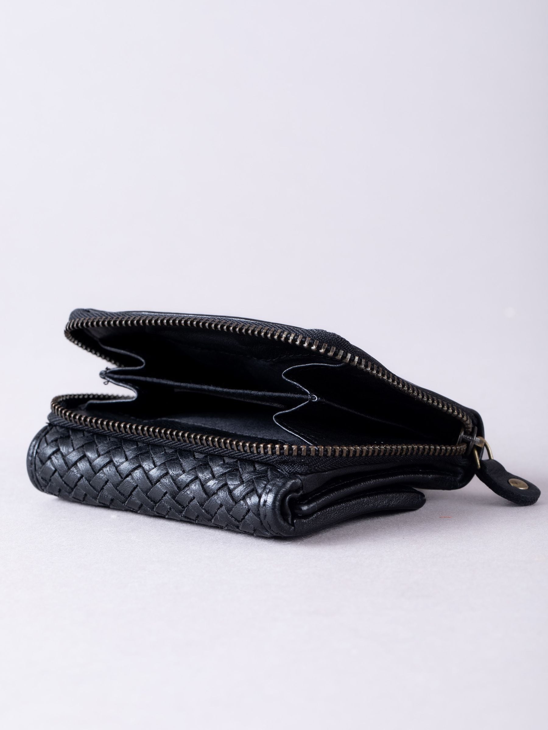 Lakeland Leather small Wreay purse black leather, imported from the UK