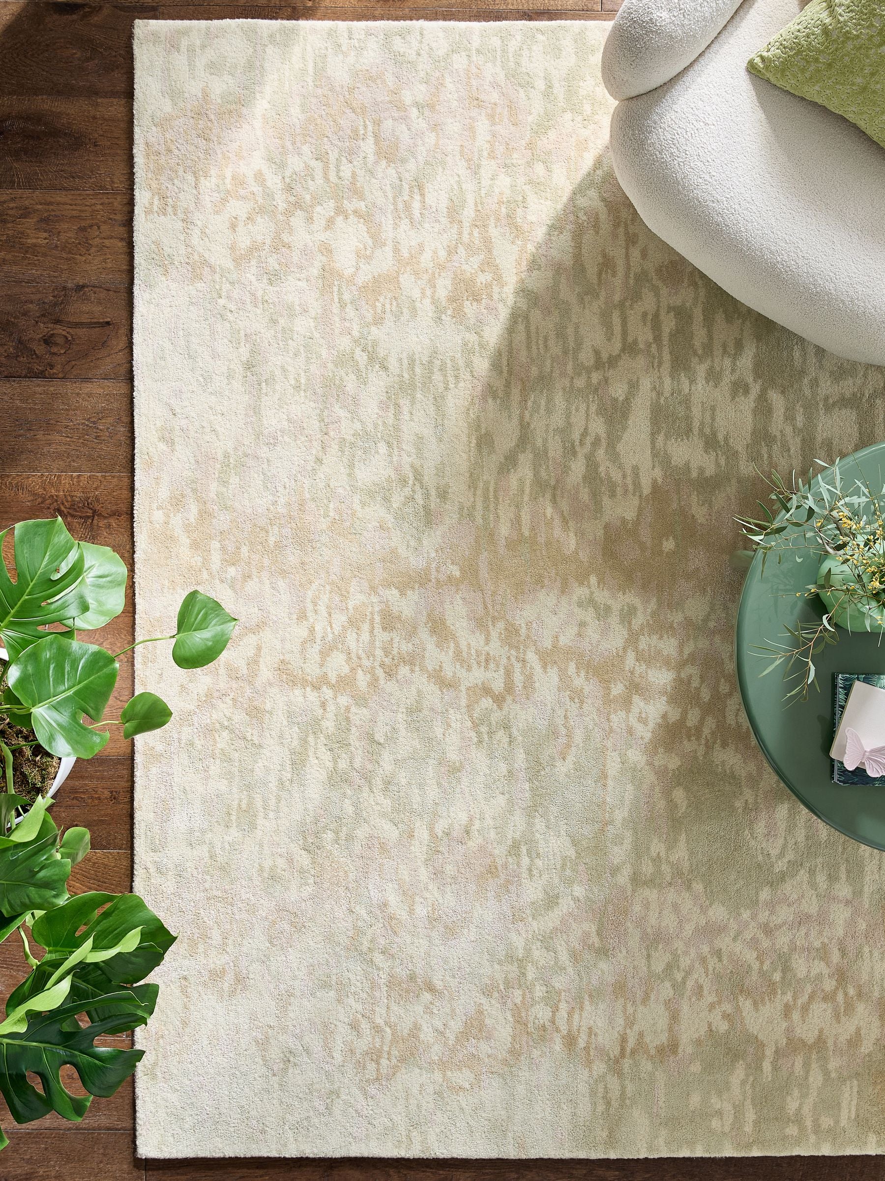 Green abstract rug with blended motif in wool and viscose - British product