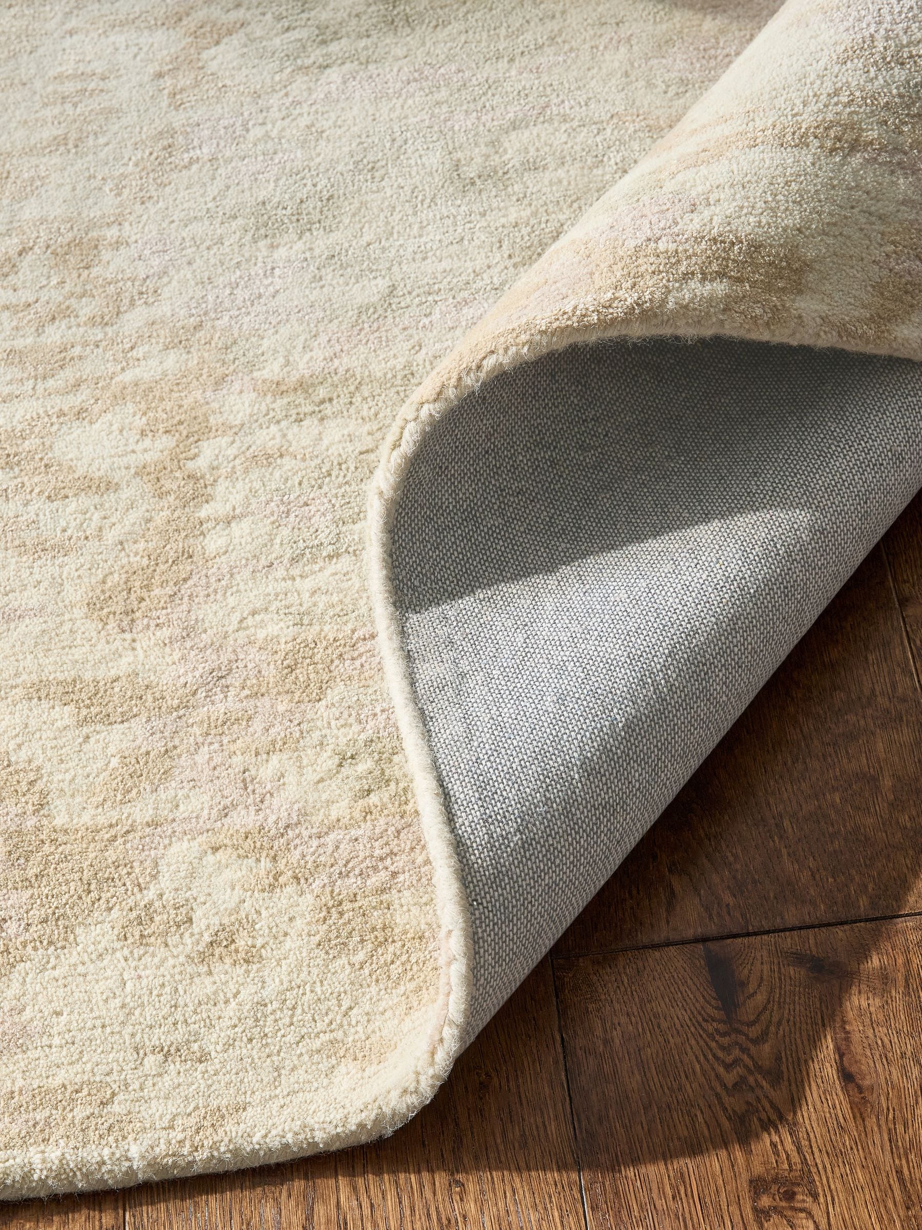Green abstract rug with blended motif in wool and viscose - British product