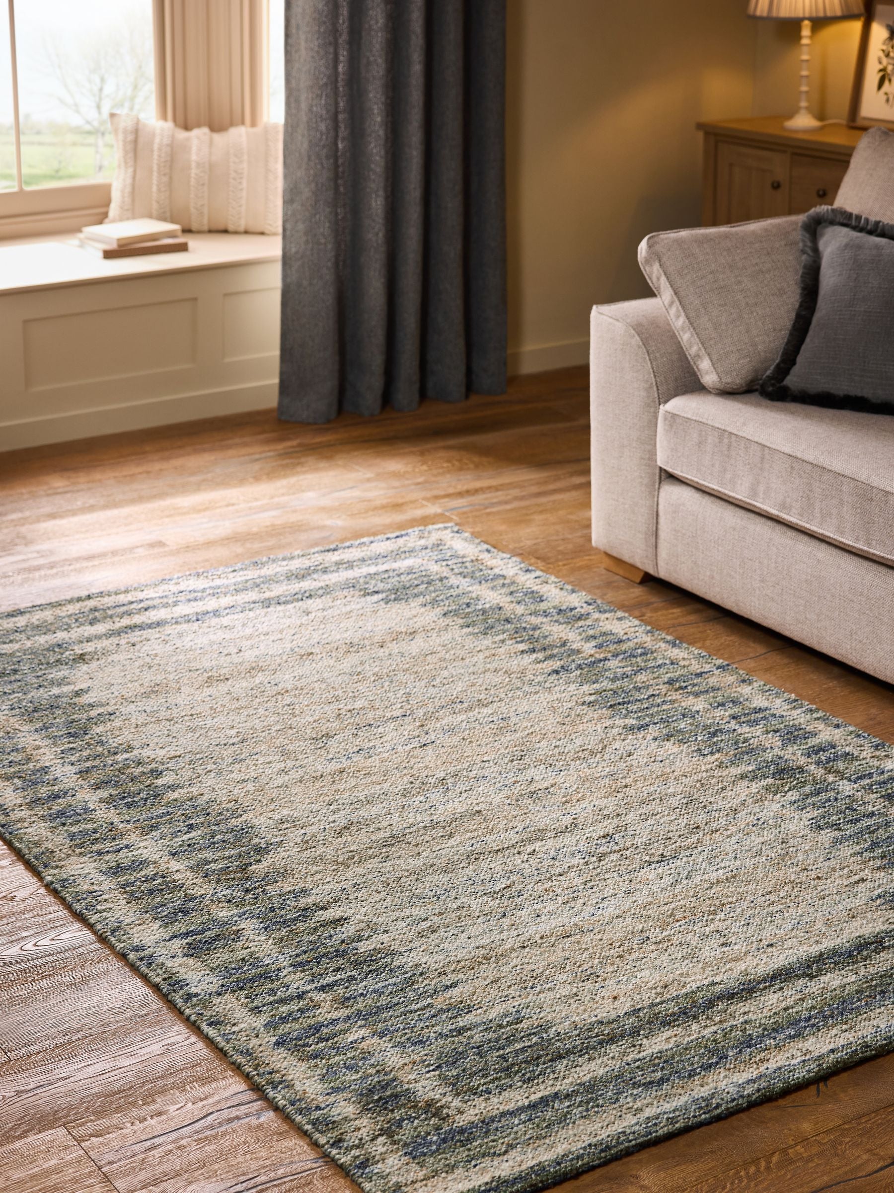 Blue Blended Border rug with double-border design (British brand)