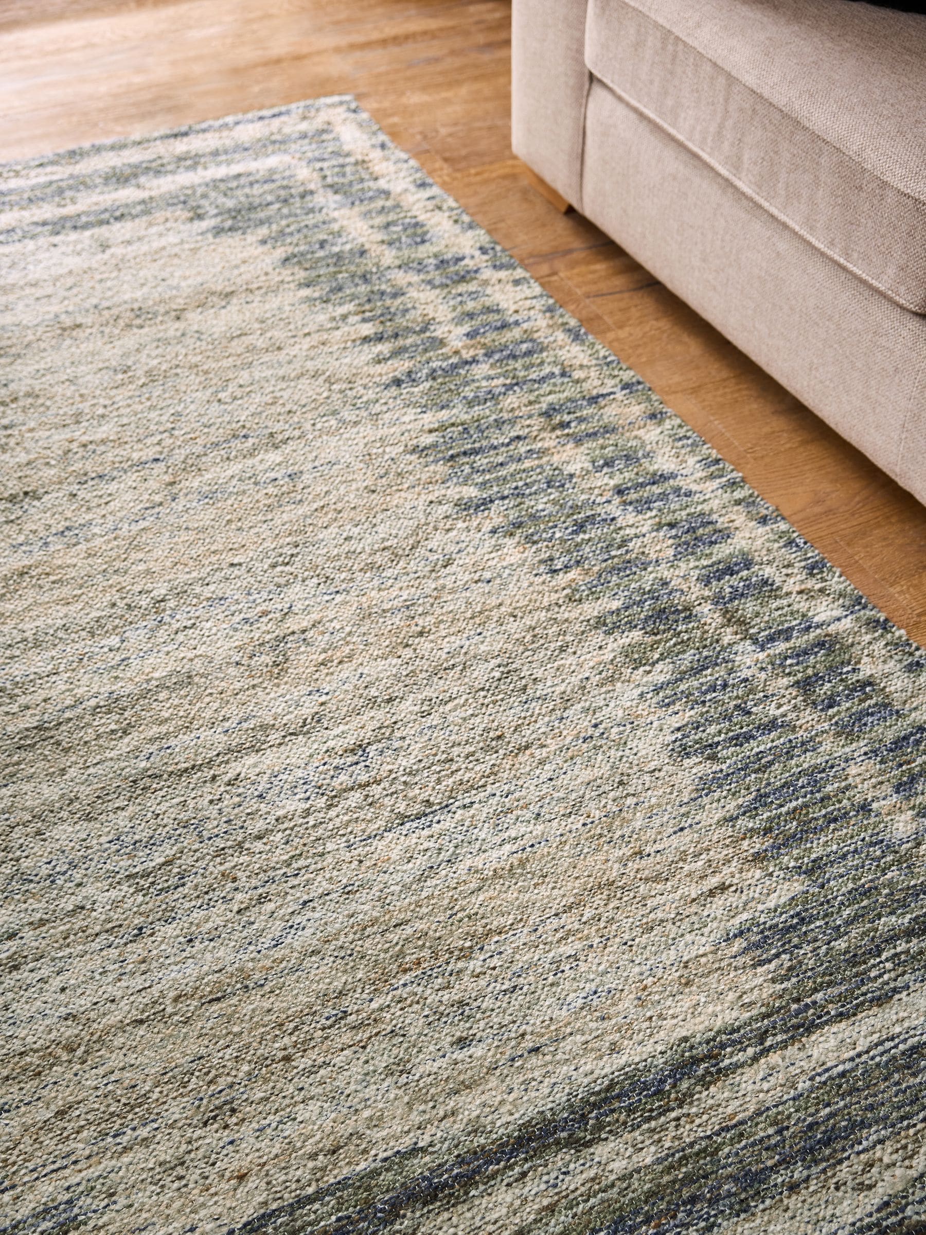 Blue Blended Border rug with double-border design (British brand)
