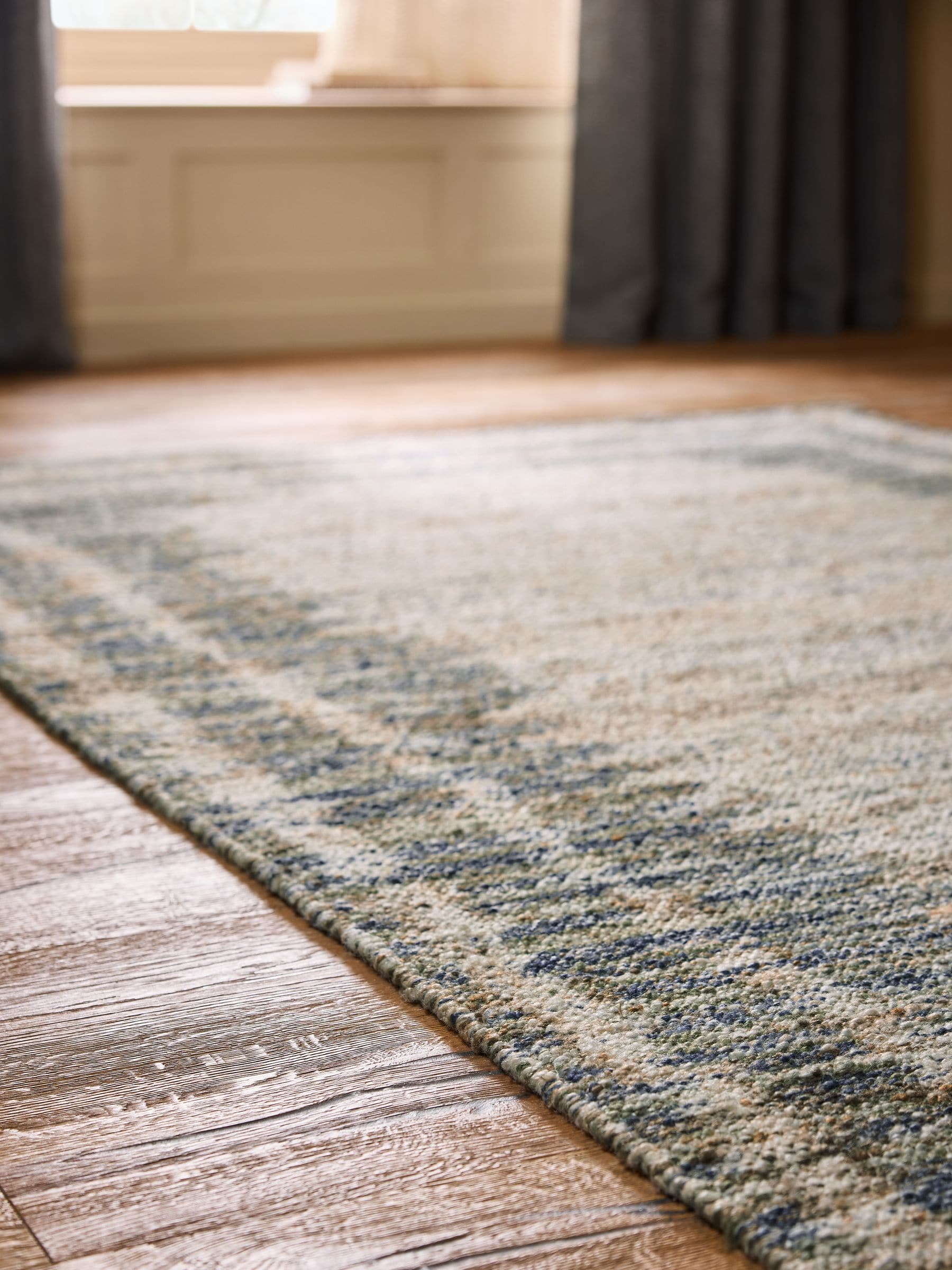 Blue Blended Border rug with double-border design (British brand)
