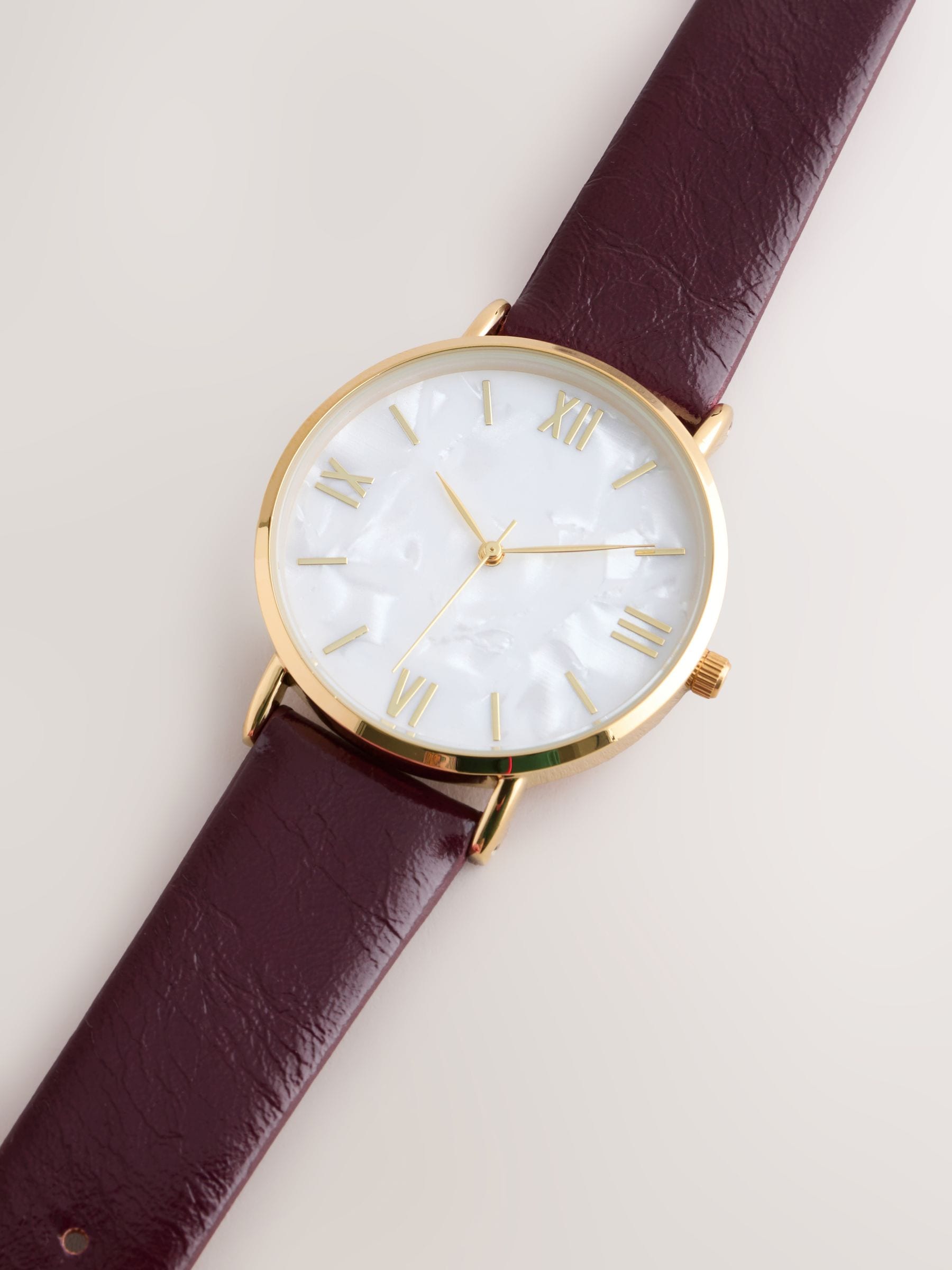Burgundy red round case leather strap watch, UK version
