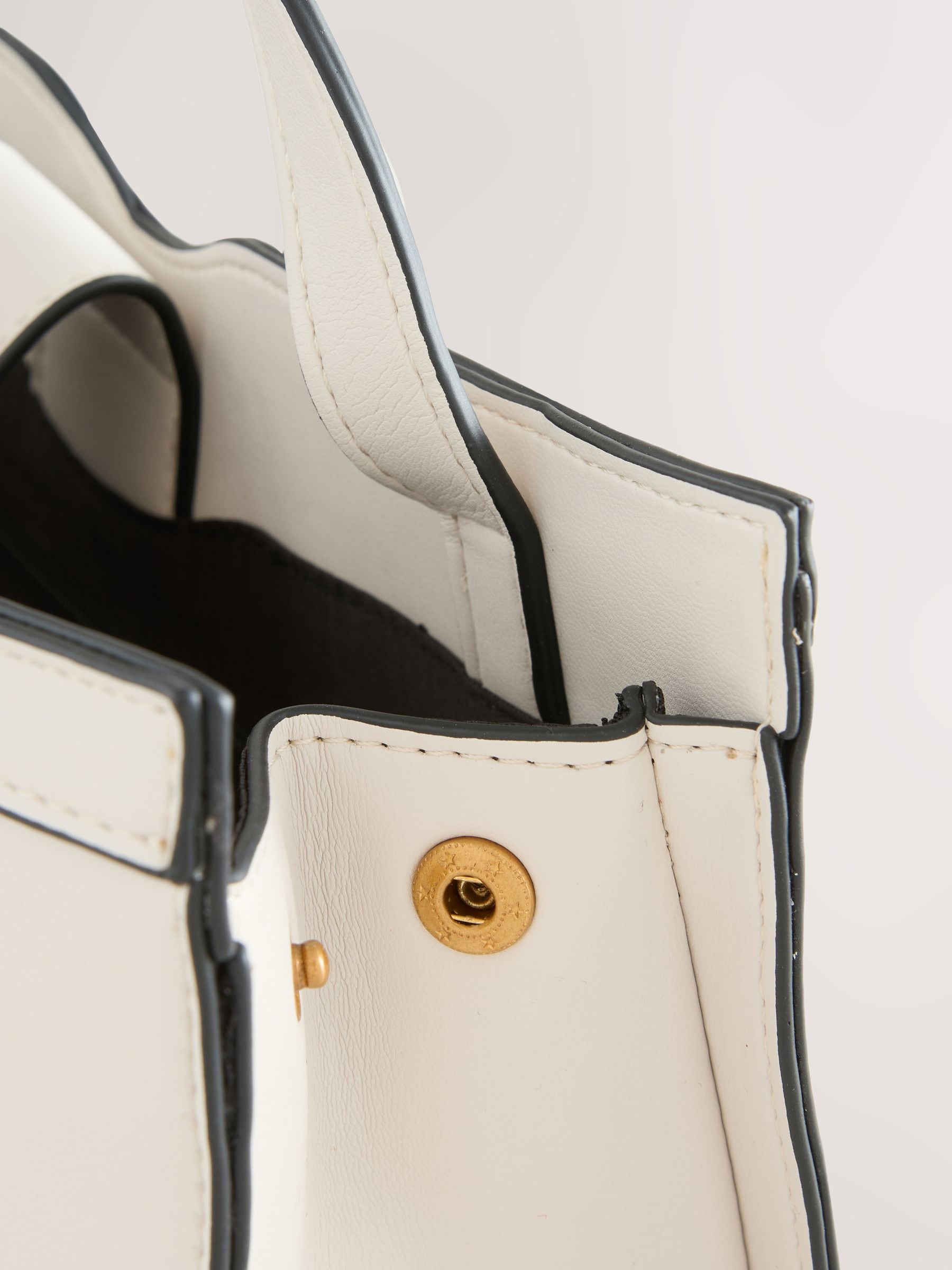 Bone hardware detail shoulder bag, imported from the UK