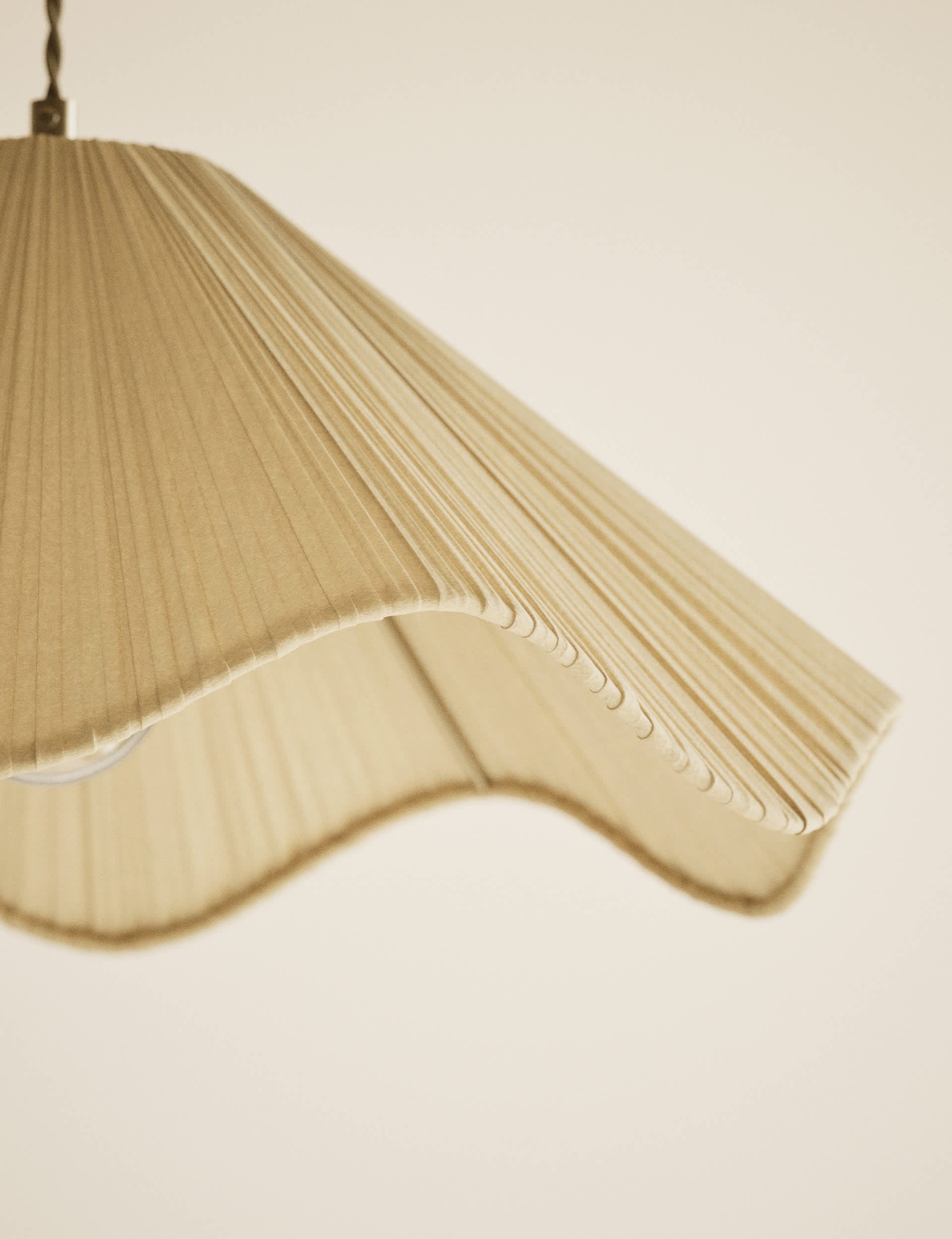 Wave Pleated ceiling lamp shade 40cm, UK version