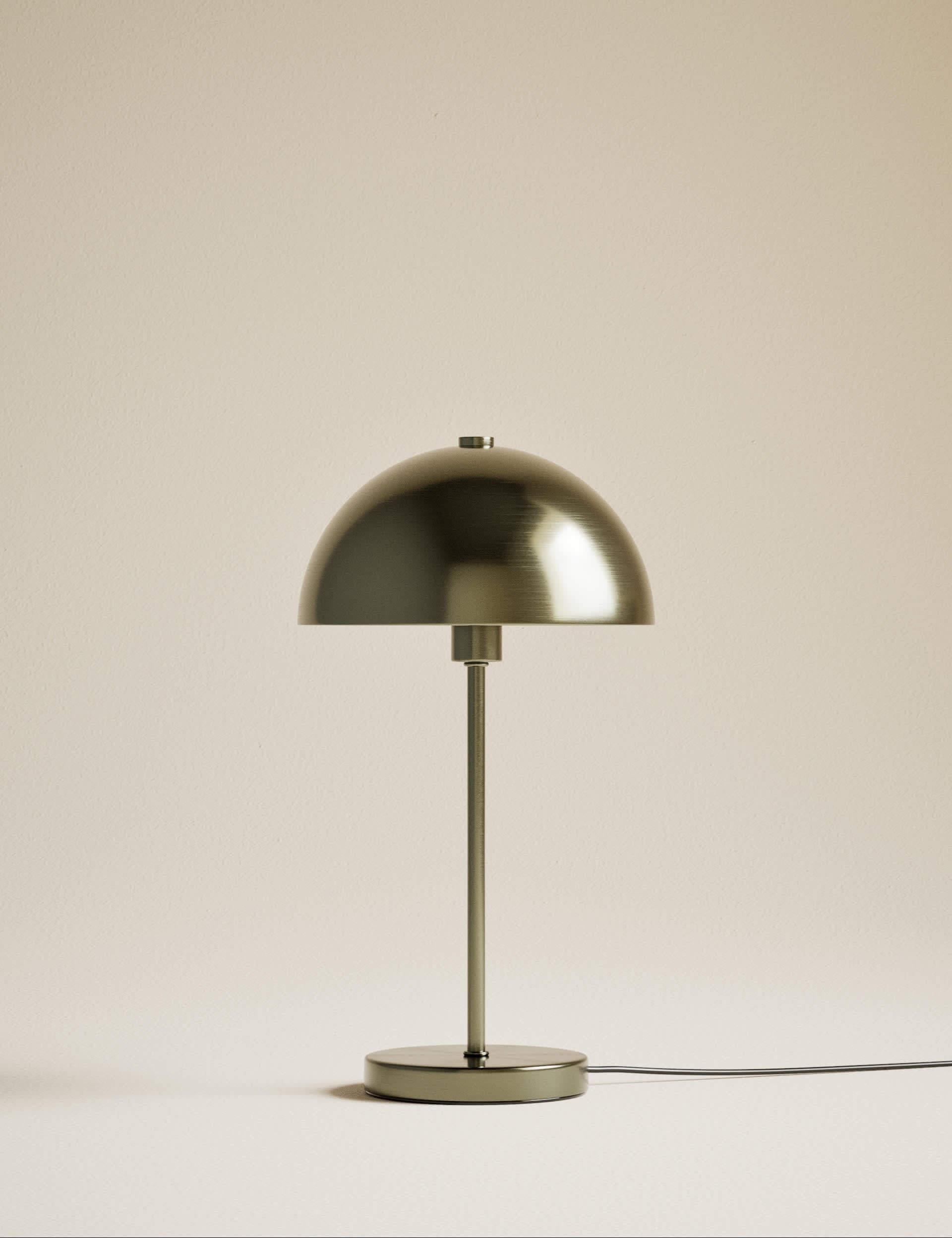 Dome table lamp in refined metal 34.6 cm - British product