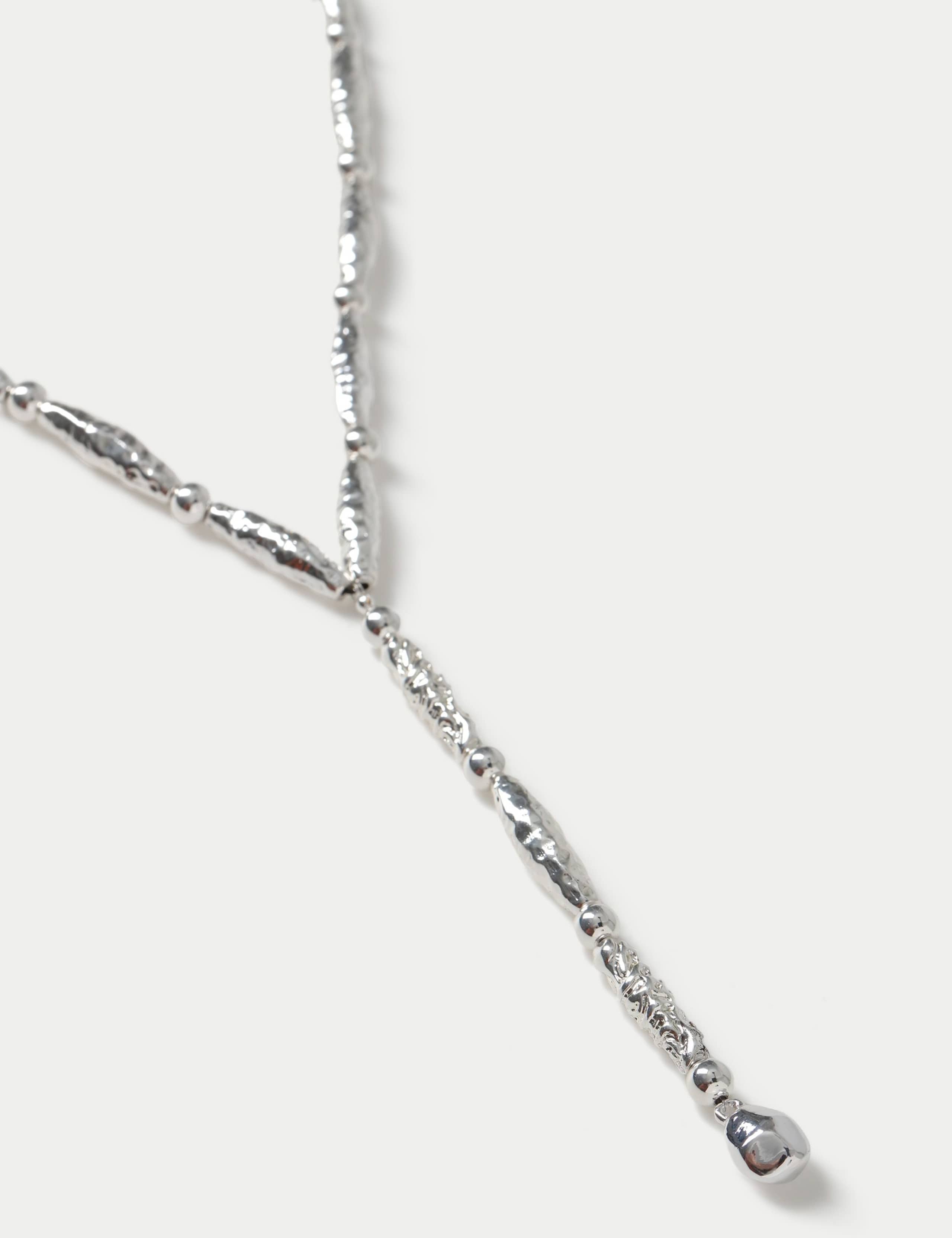 Gehämmerte Y-Kette mit Perlen aus 90 % Zink und 10 % Messing – britisches Produkt