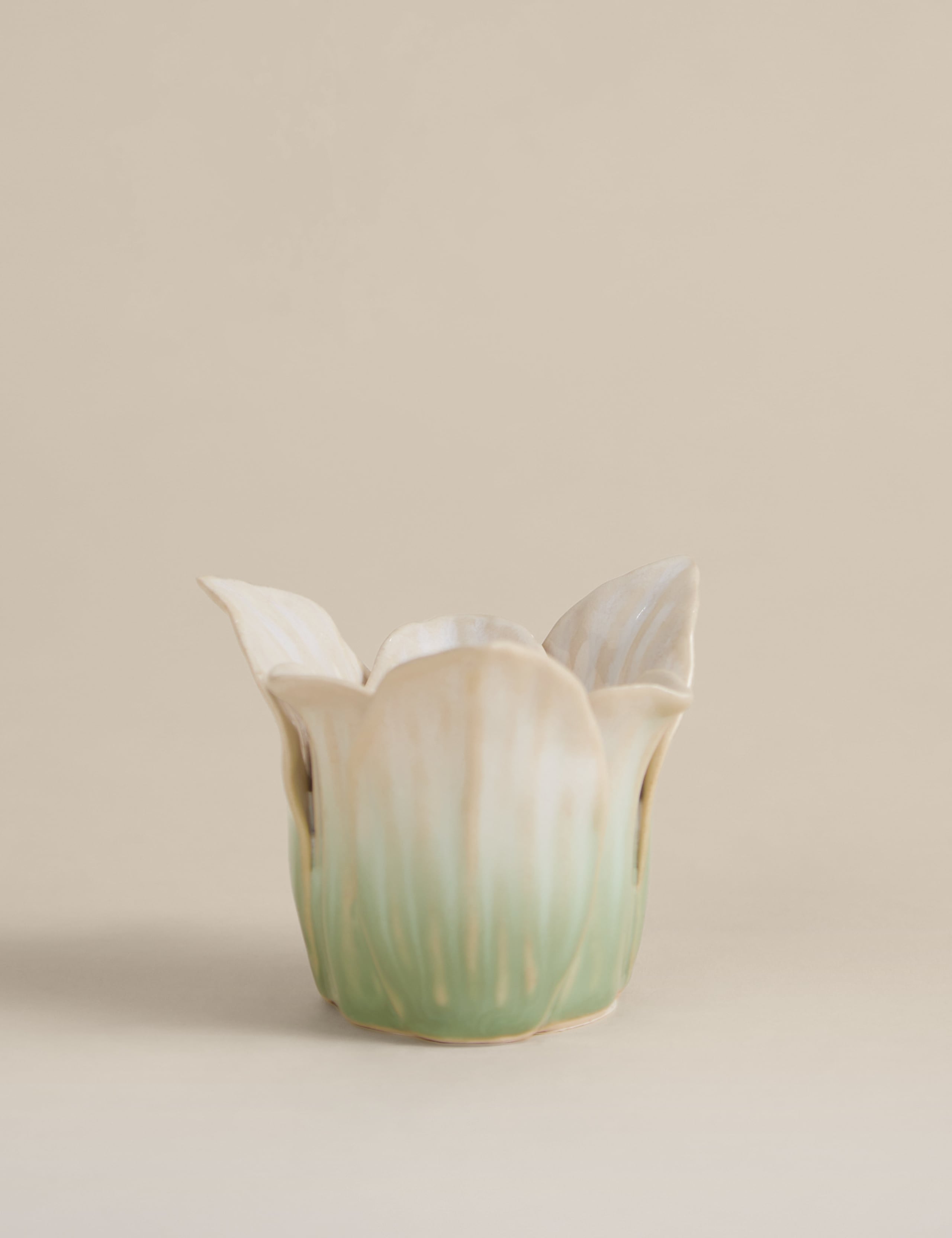 Ceramic handkerchief petal candle holder 8.9 cm (British brand)
