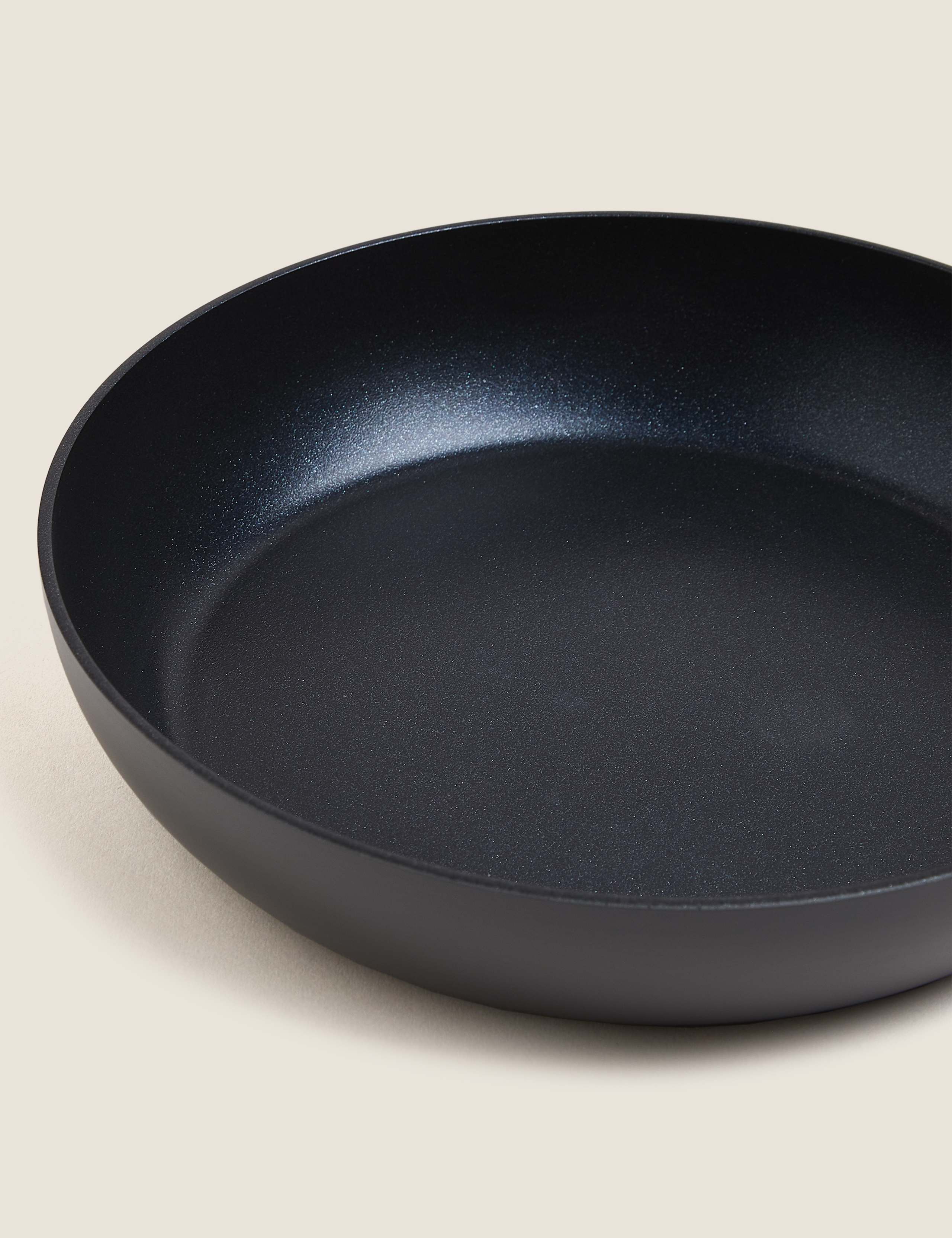 Hard anodised 24cm medium frying pan - British product