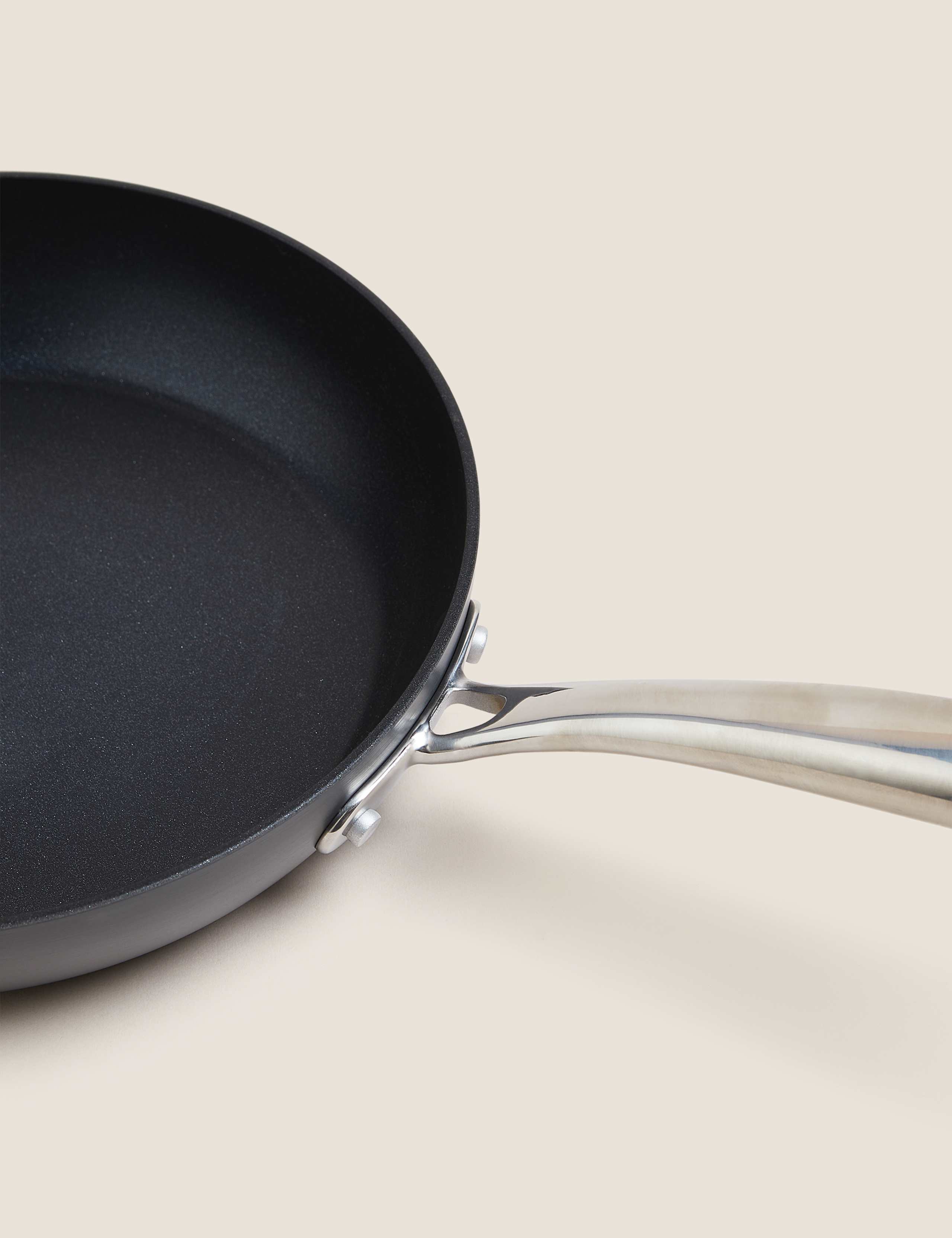 Hard anodised 24cm medium frying pan - British product