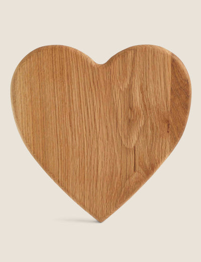 Planche à découper en bois en forme de cœur