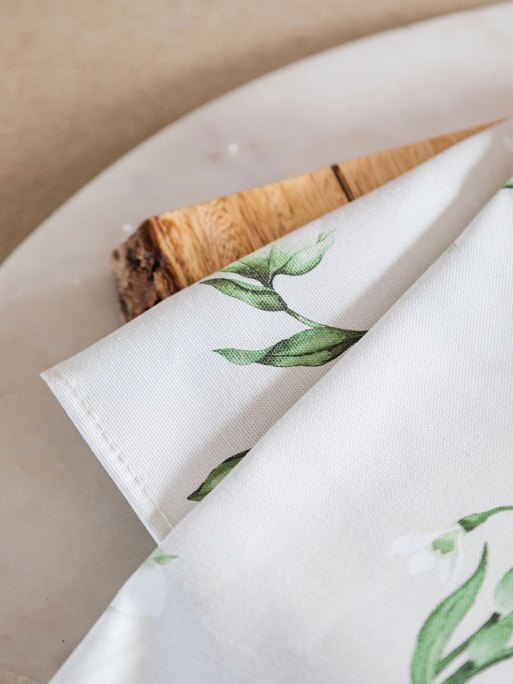 Avalon Home snowdrop and hellebore tea towel 45x68cm, UK version