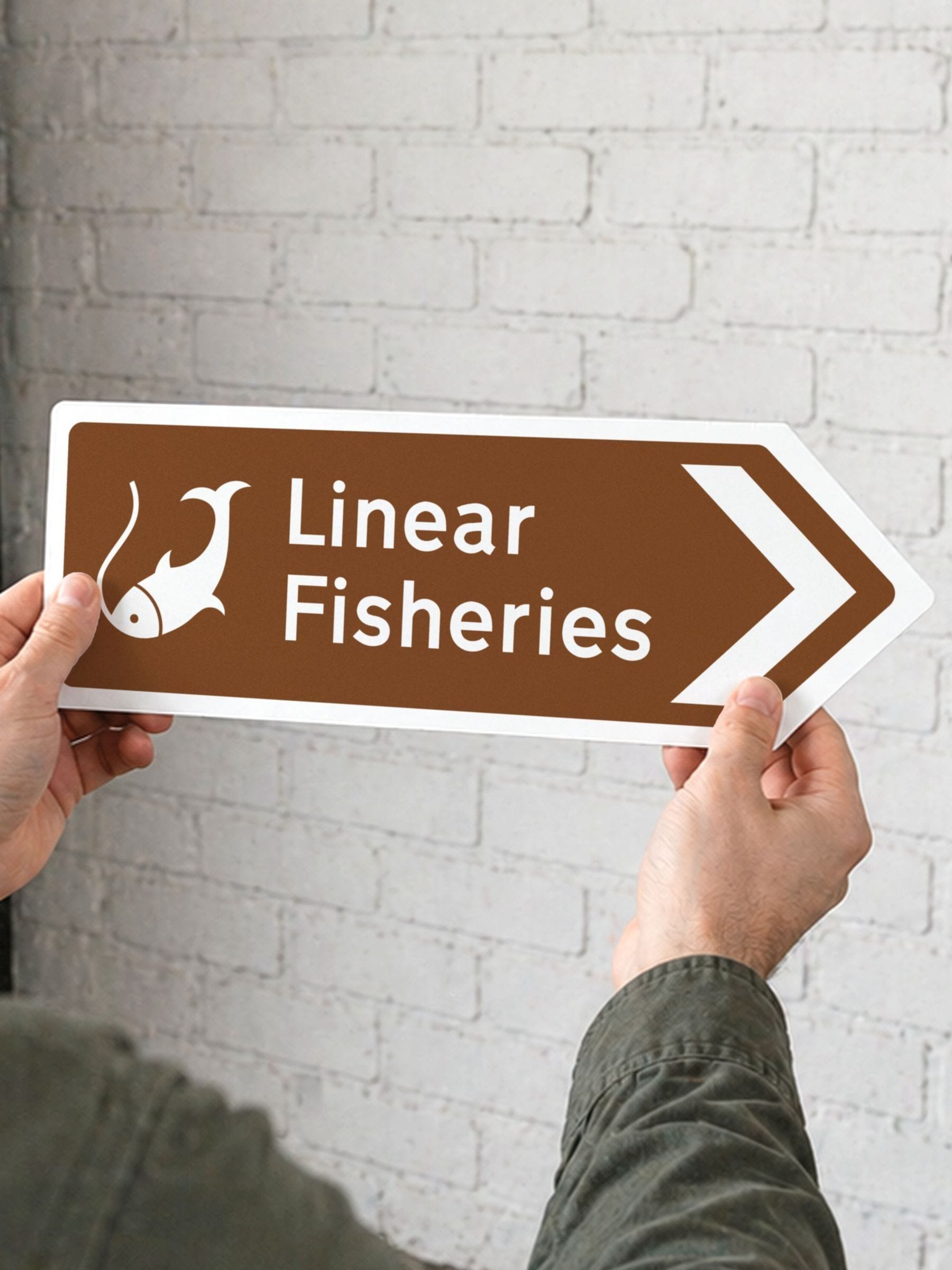 No Ordinary Gift arrow sign for Dad's favourite place - British product