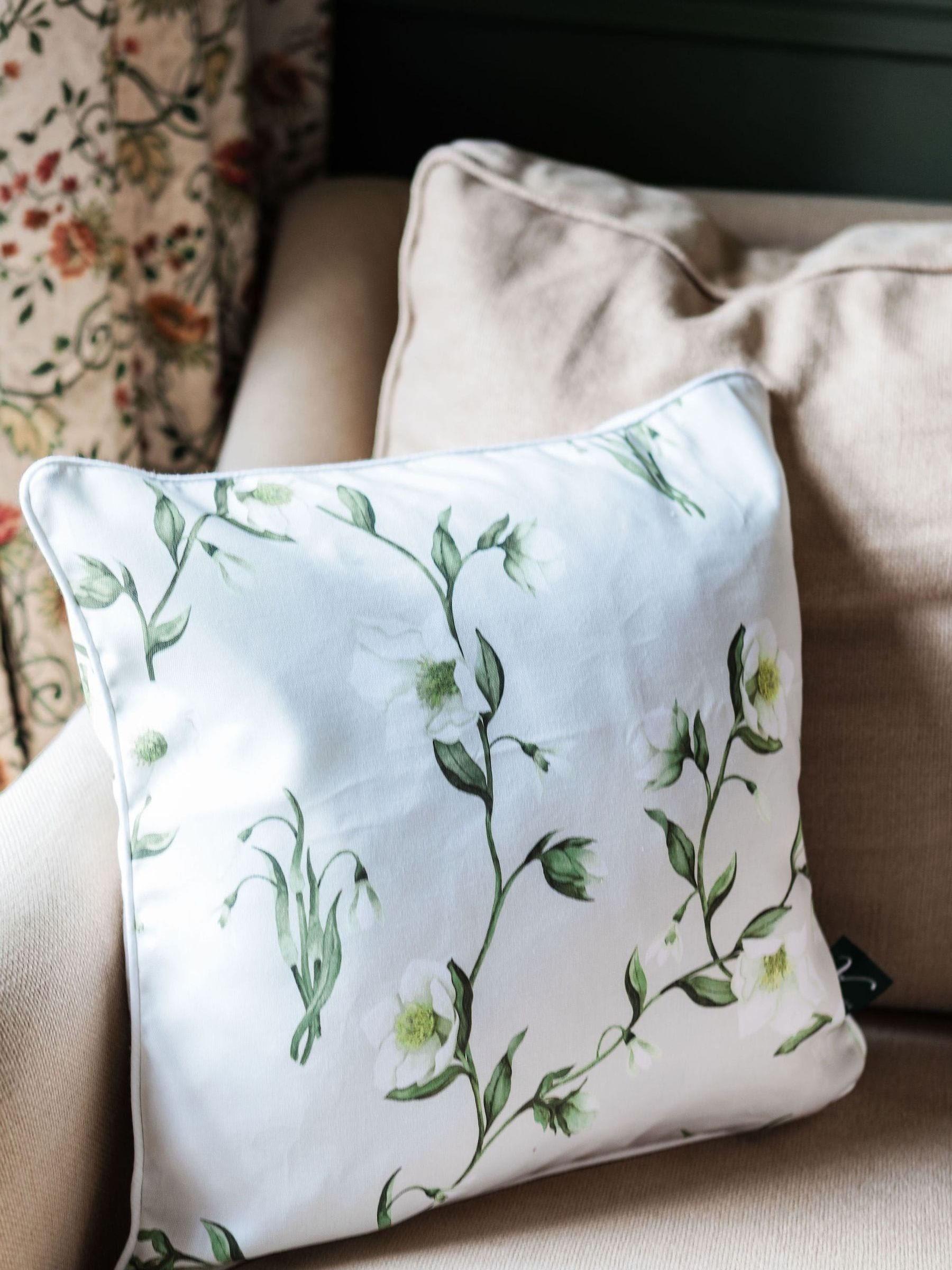 Avalon Home cushion cover Snowdrop and Hellebore 45x45cm - British product