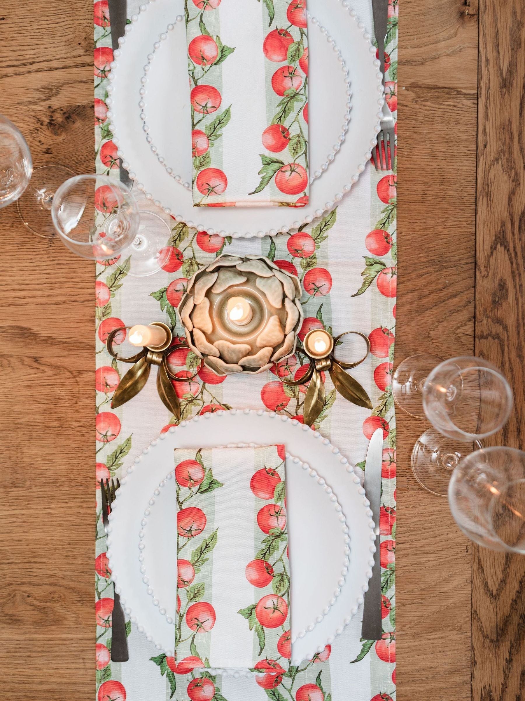 Avalon Home red vine tomato table runner 32x230cm (British brand)
