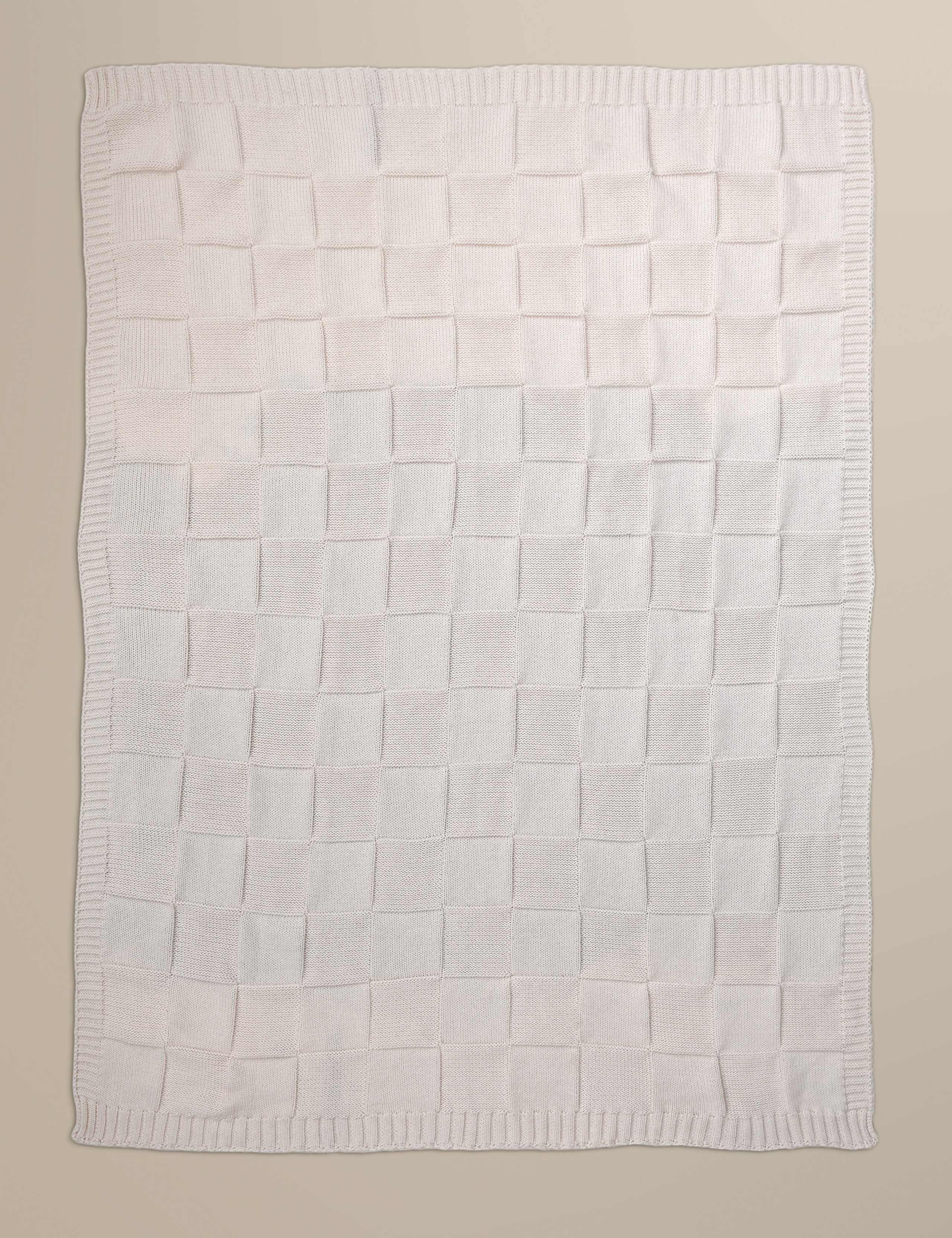 Knitted checkerboard throw large 130x170cm, imported from the UK