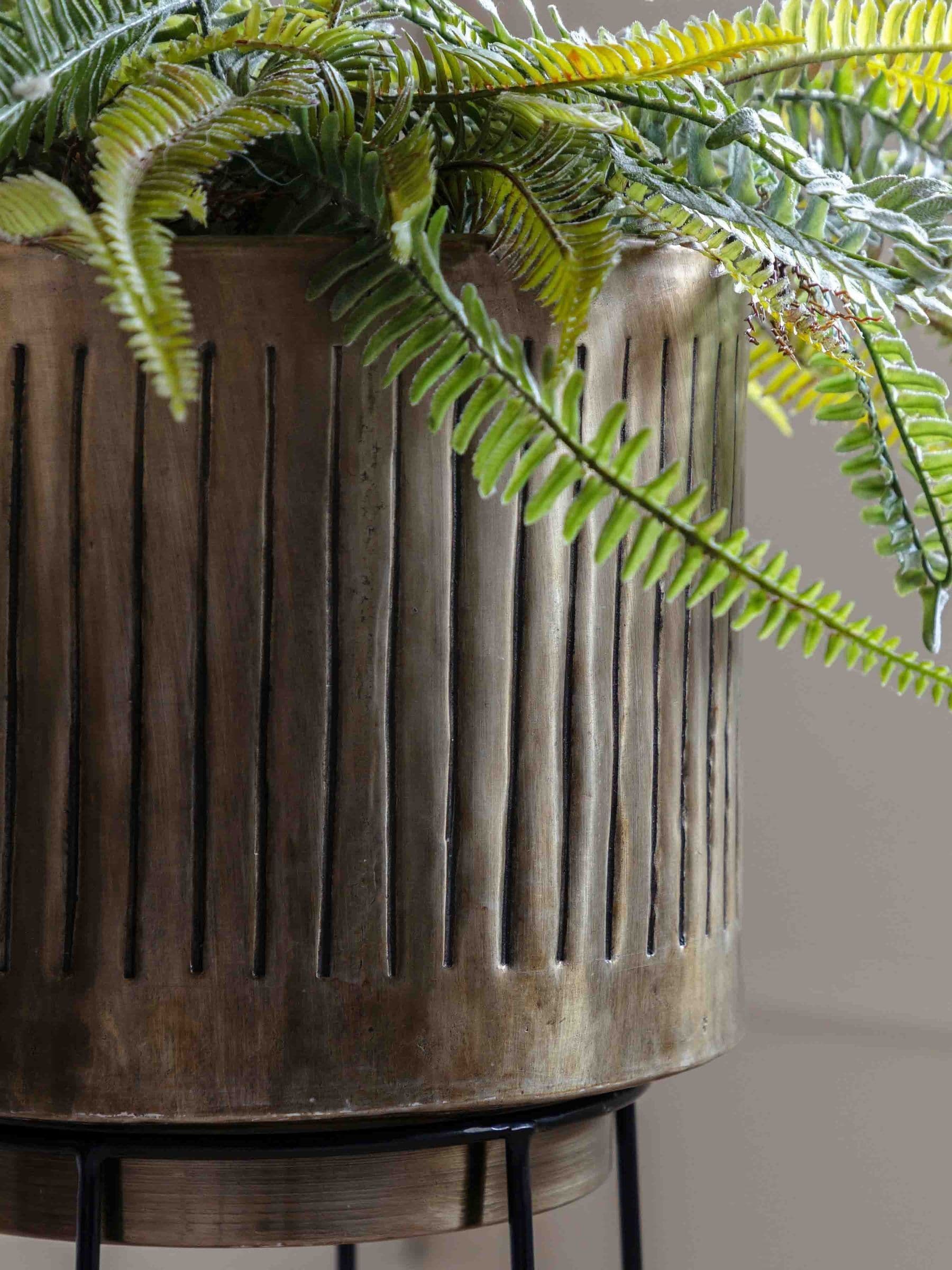 Gallery Home planters gold metal ribbed set of 2 - British product