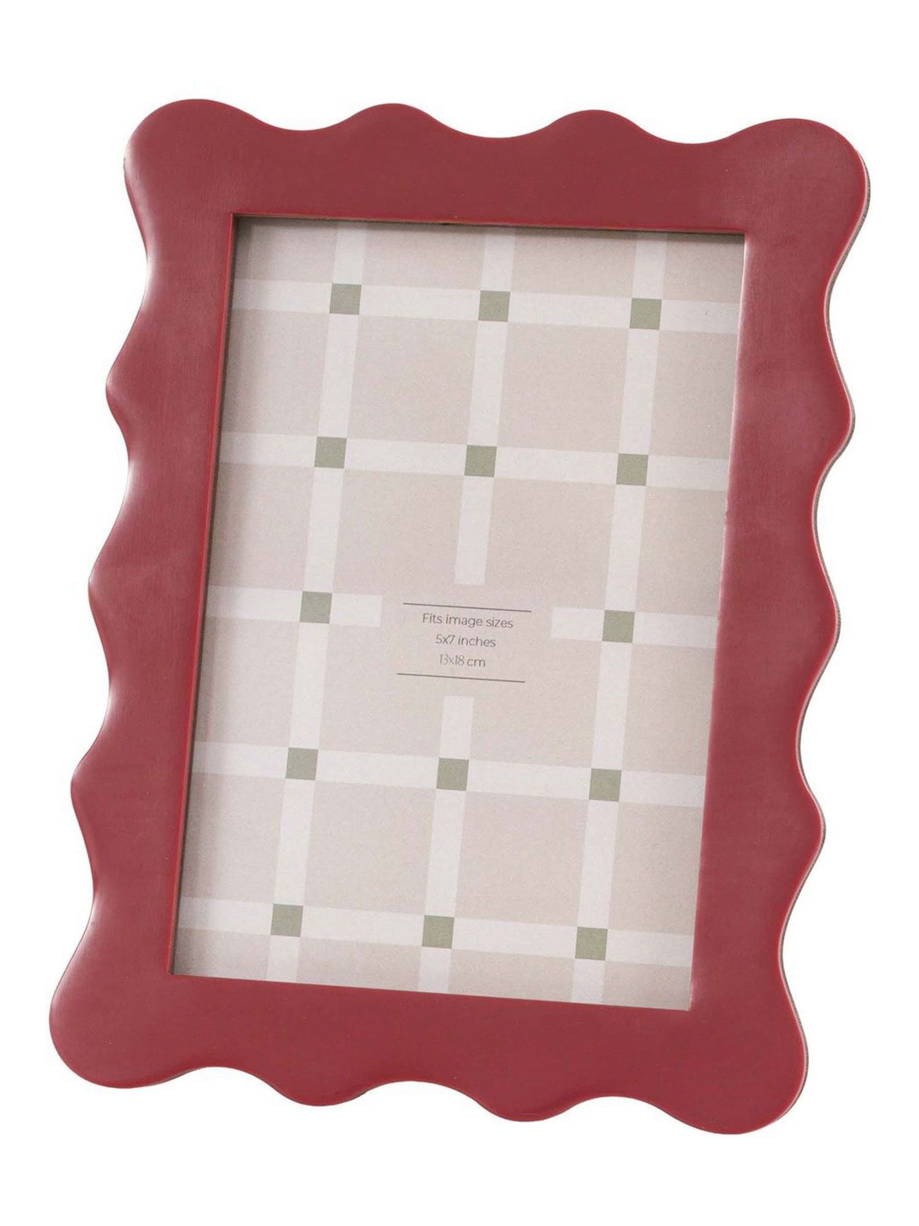 Gallery Home red scallop photo frame 21.5x16.5cm, UK version