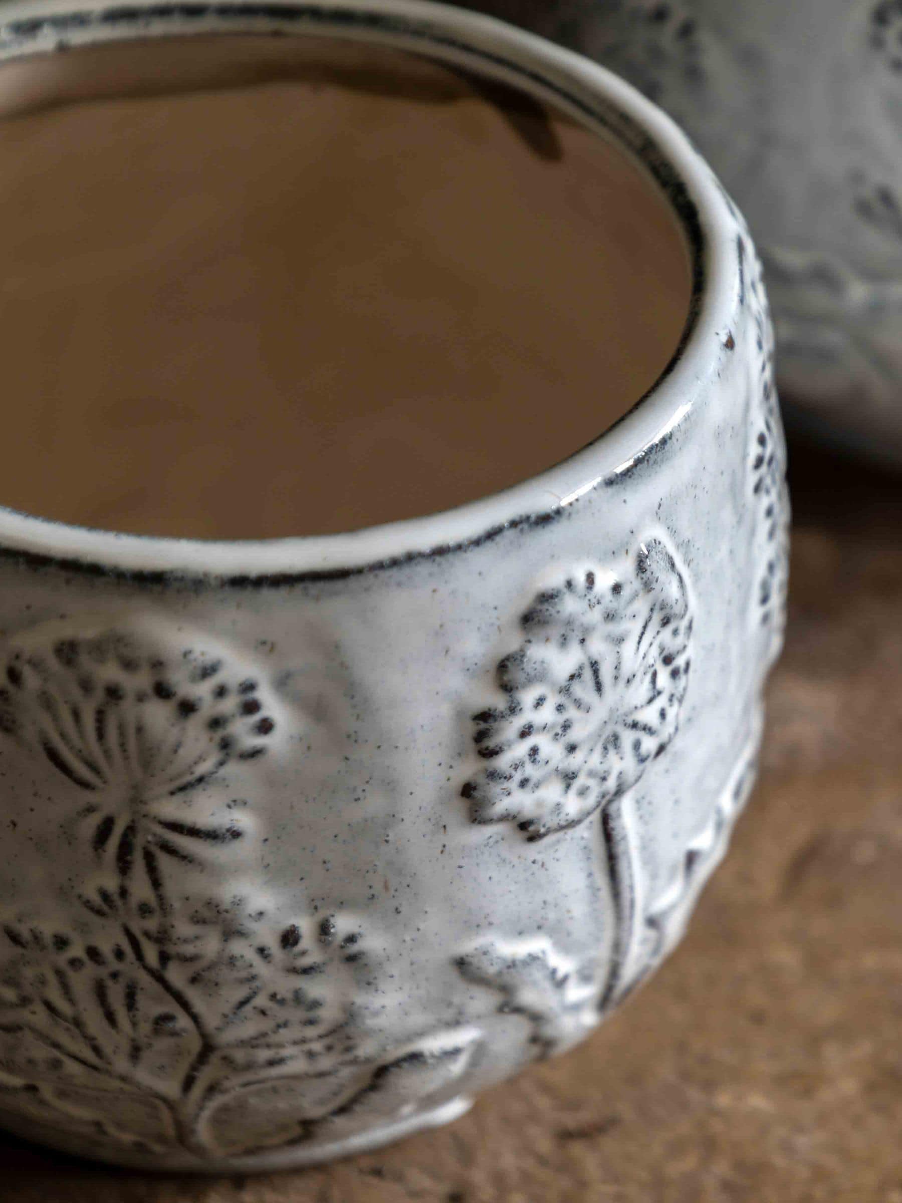 Gallery Home grey stoneware meadow planter (British brand)
