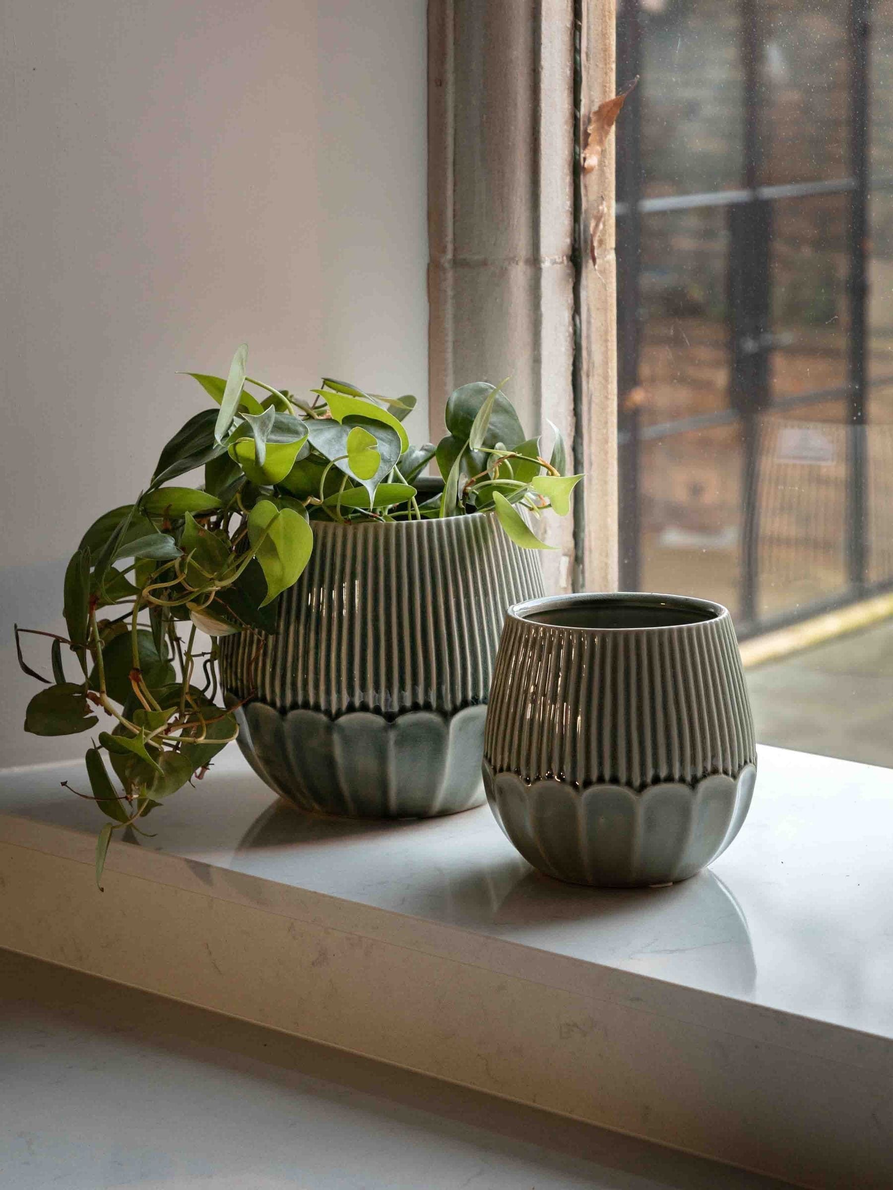 Gallery Home green ceramic planter 15cm height - British product