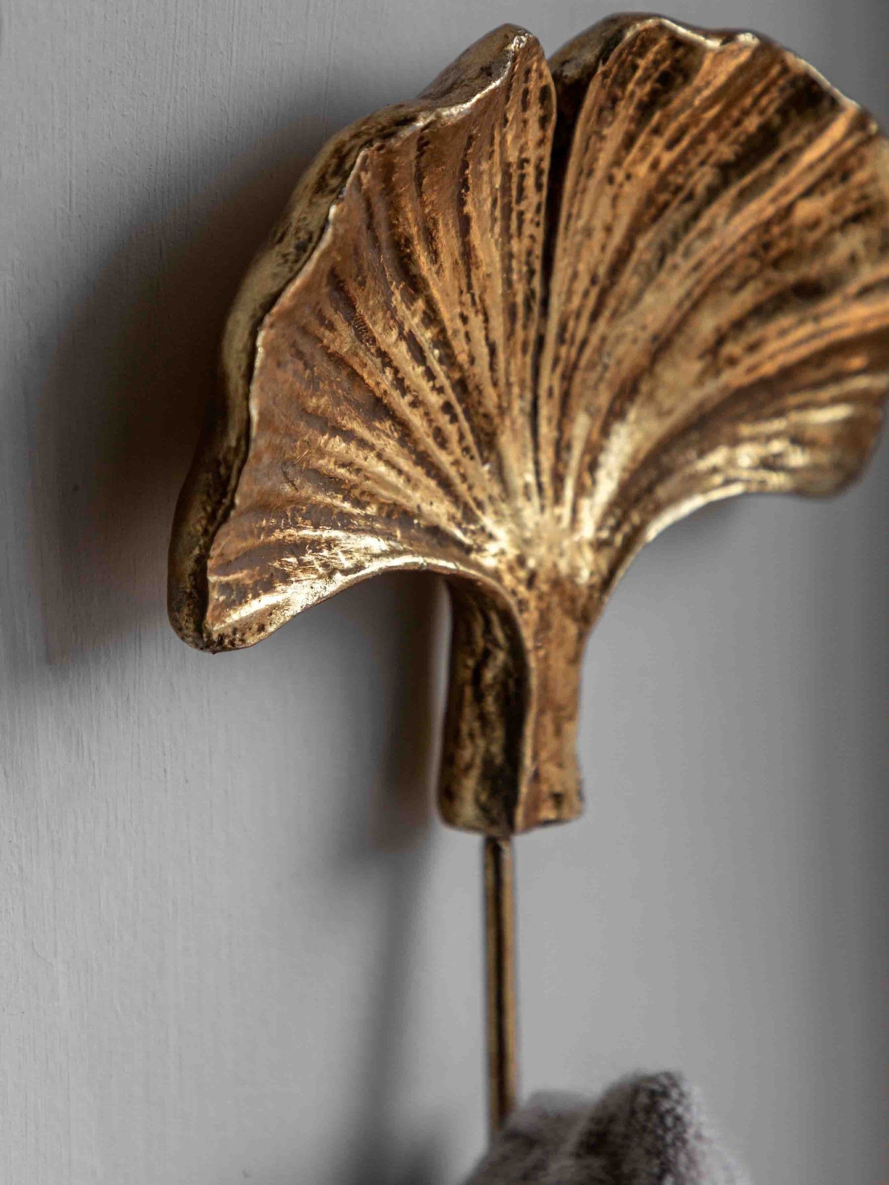 Gallery Home gold ginkgo leaf wall hook (British brand)