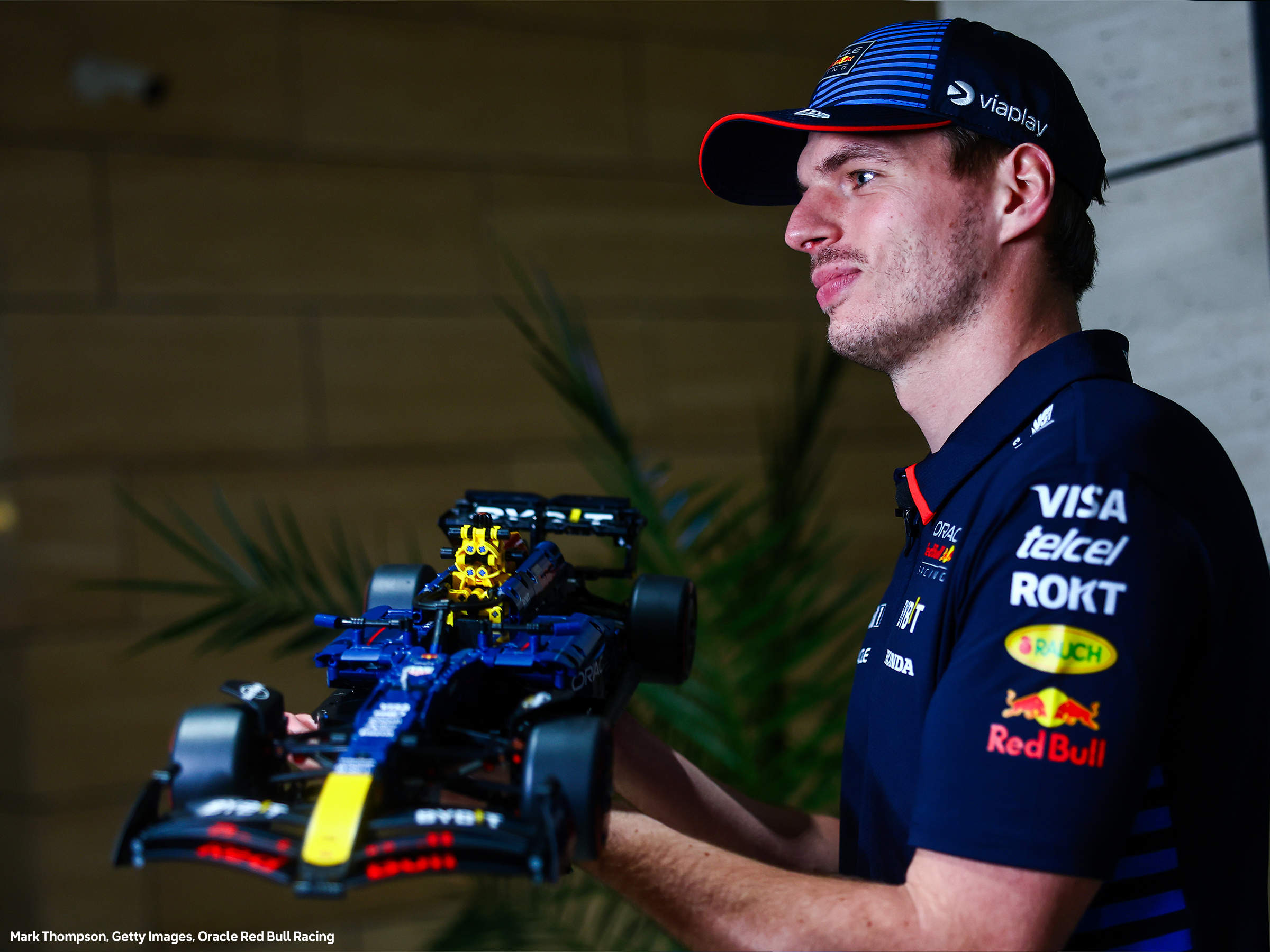 LEGO Oracle Red Bull F1 Car 1:15 scale, imported from the UK