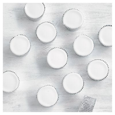 Undecorated vanilla cupcakes with white icing, 12 pack (British brand)