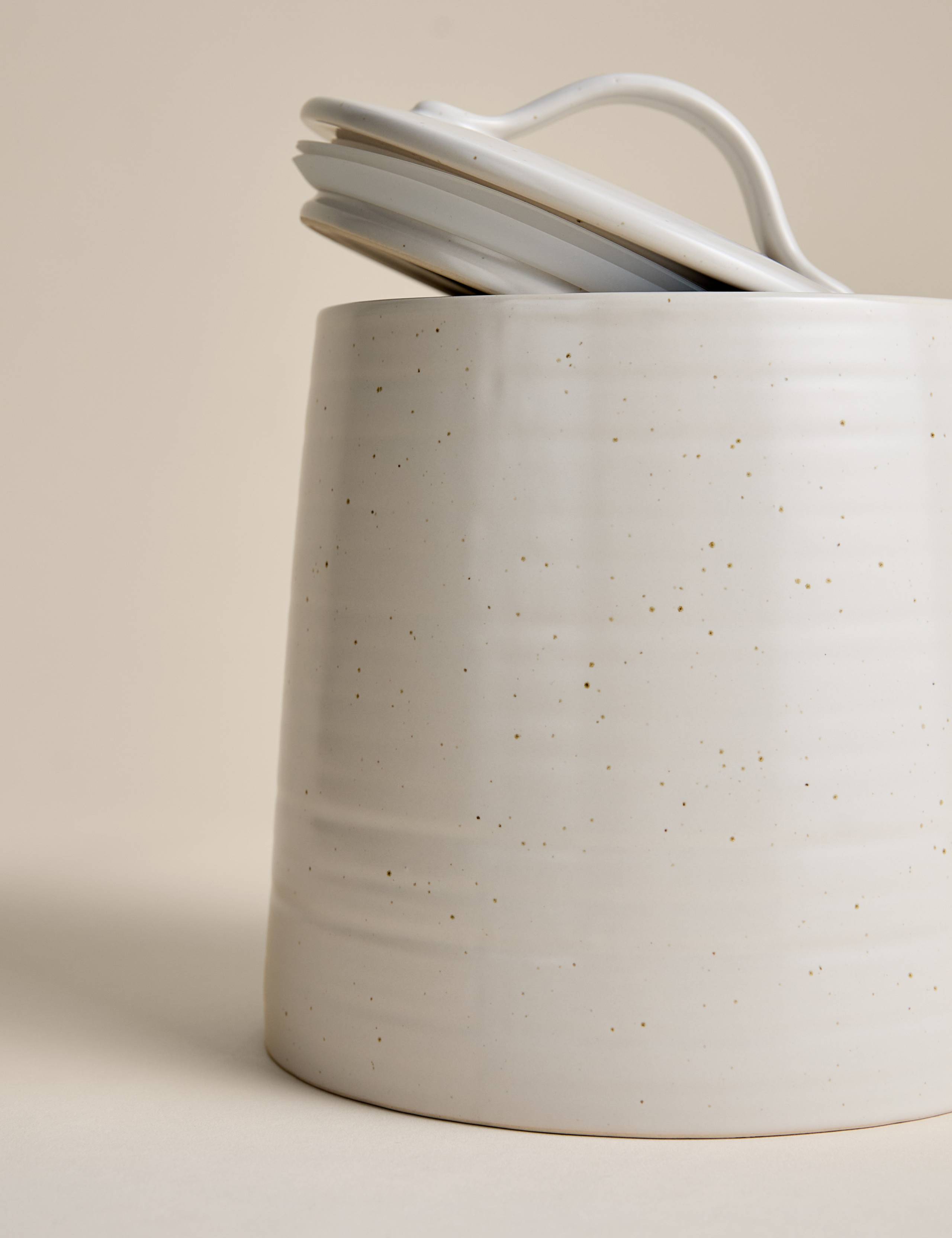 Large ceramic cookie jar, UK version
