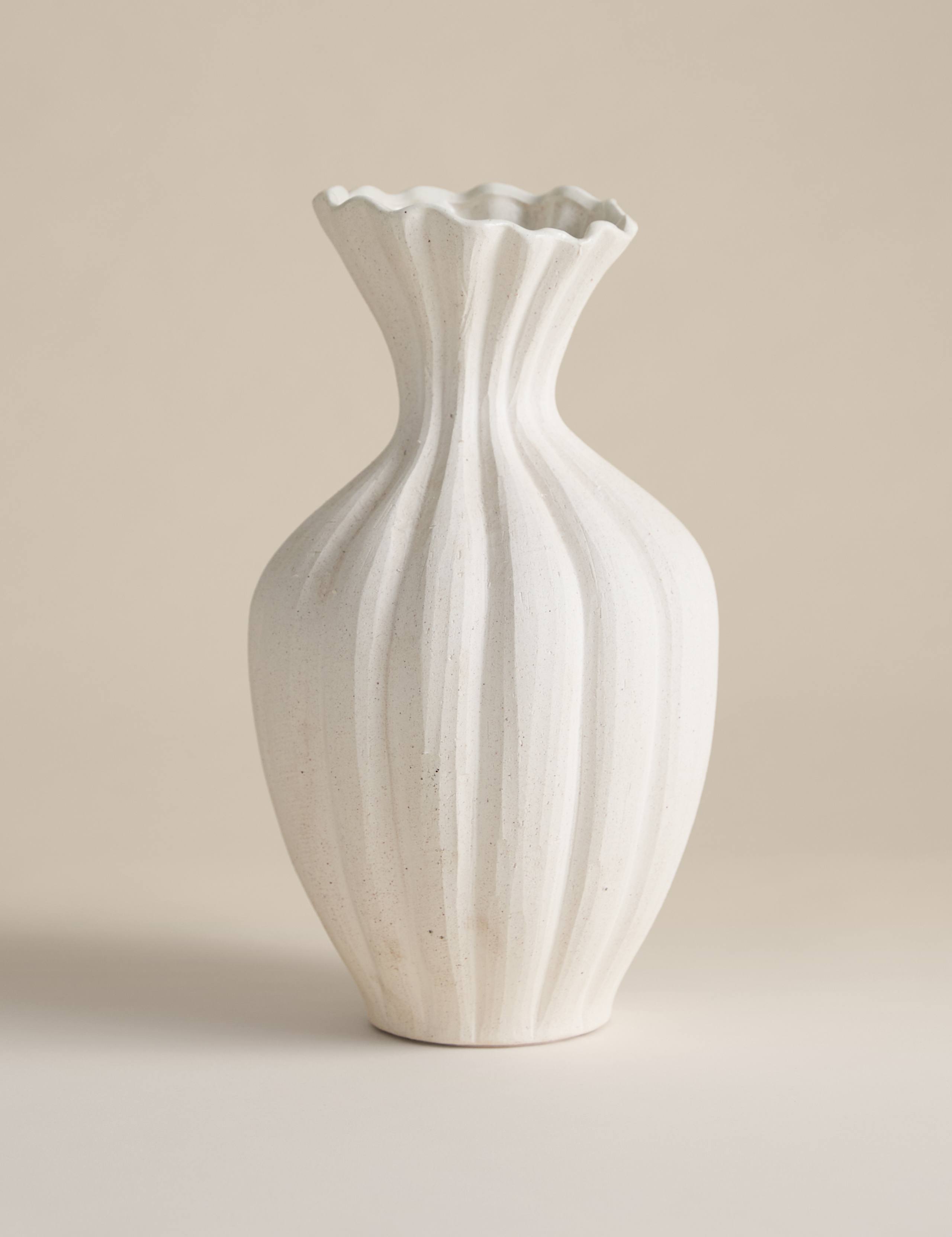 Große Vase aus Keramik mit geriffeltem Hals