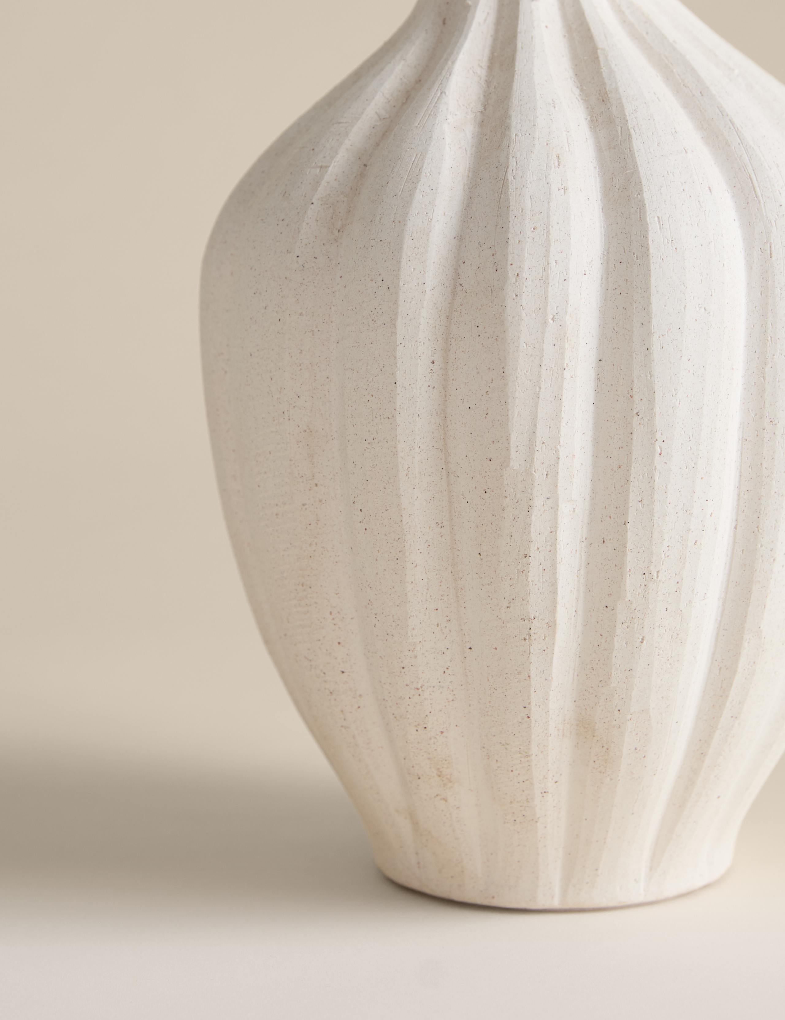 Große Vase aus Keramik mit geriffeltem Hals