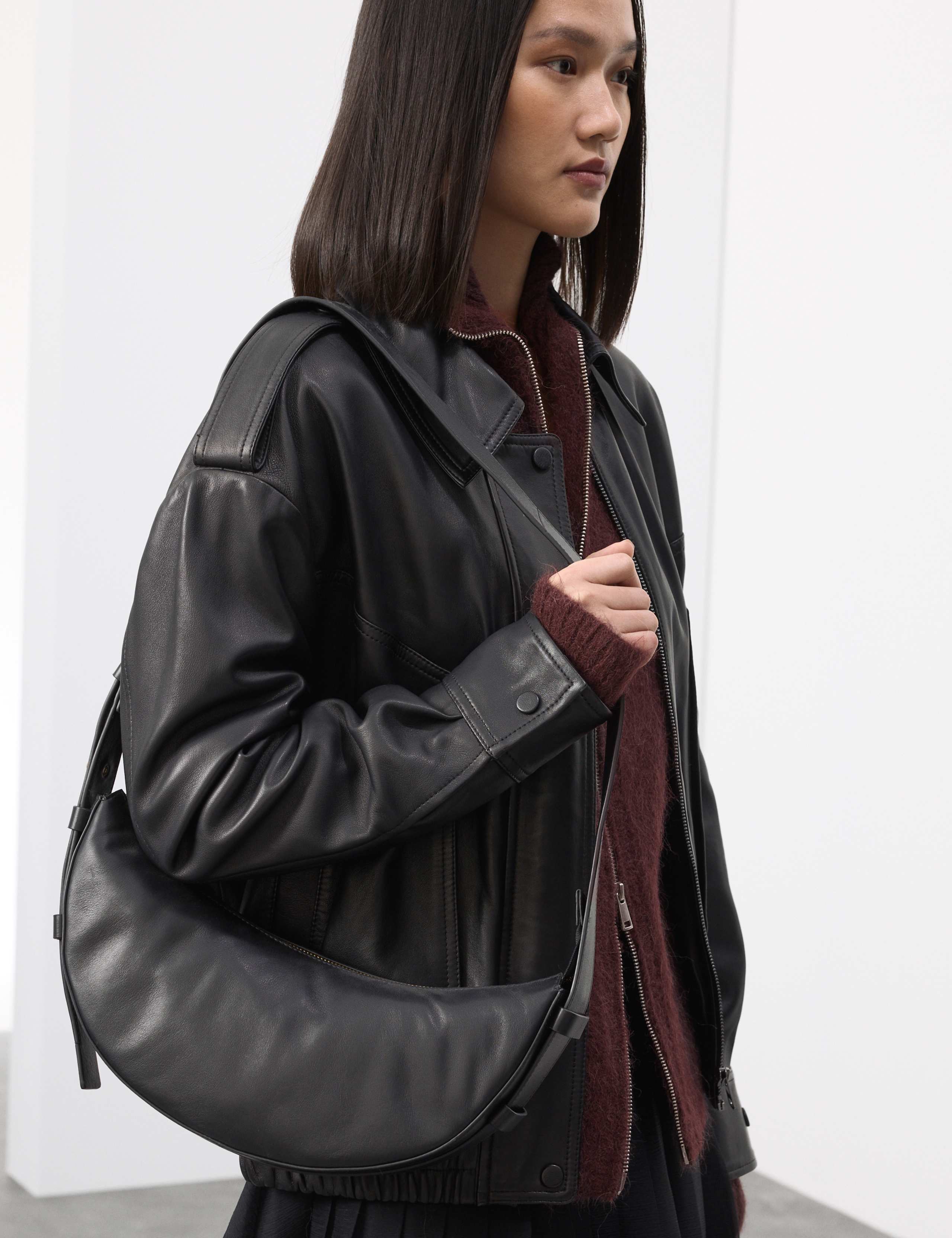 Autograph leather sling bag with adjustable strap, UK version