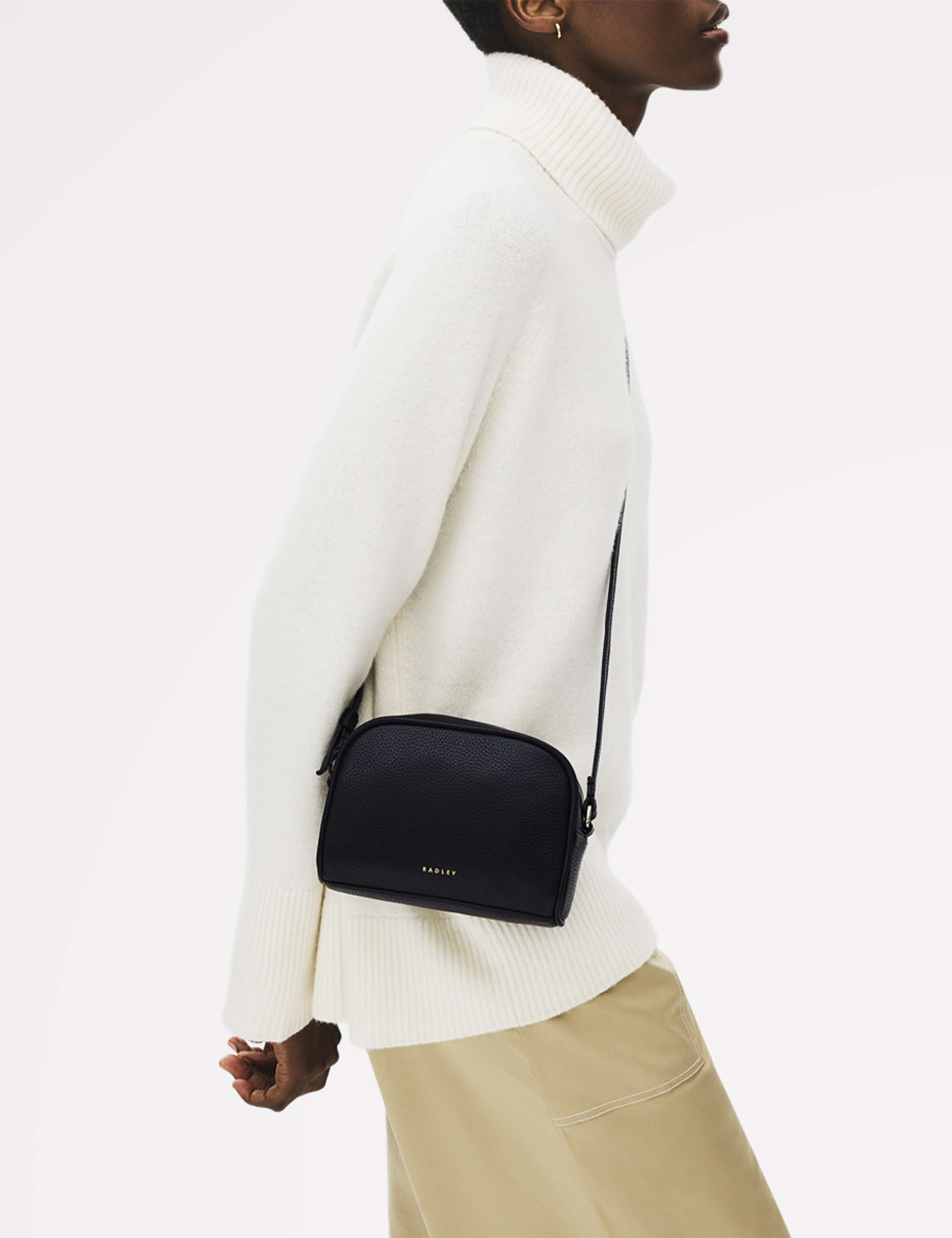 Leather The Daily cross body bag in genuine leather - British product