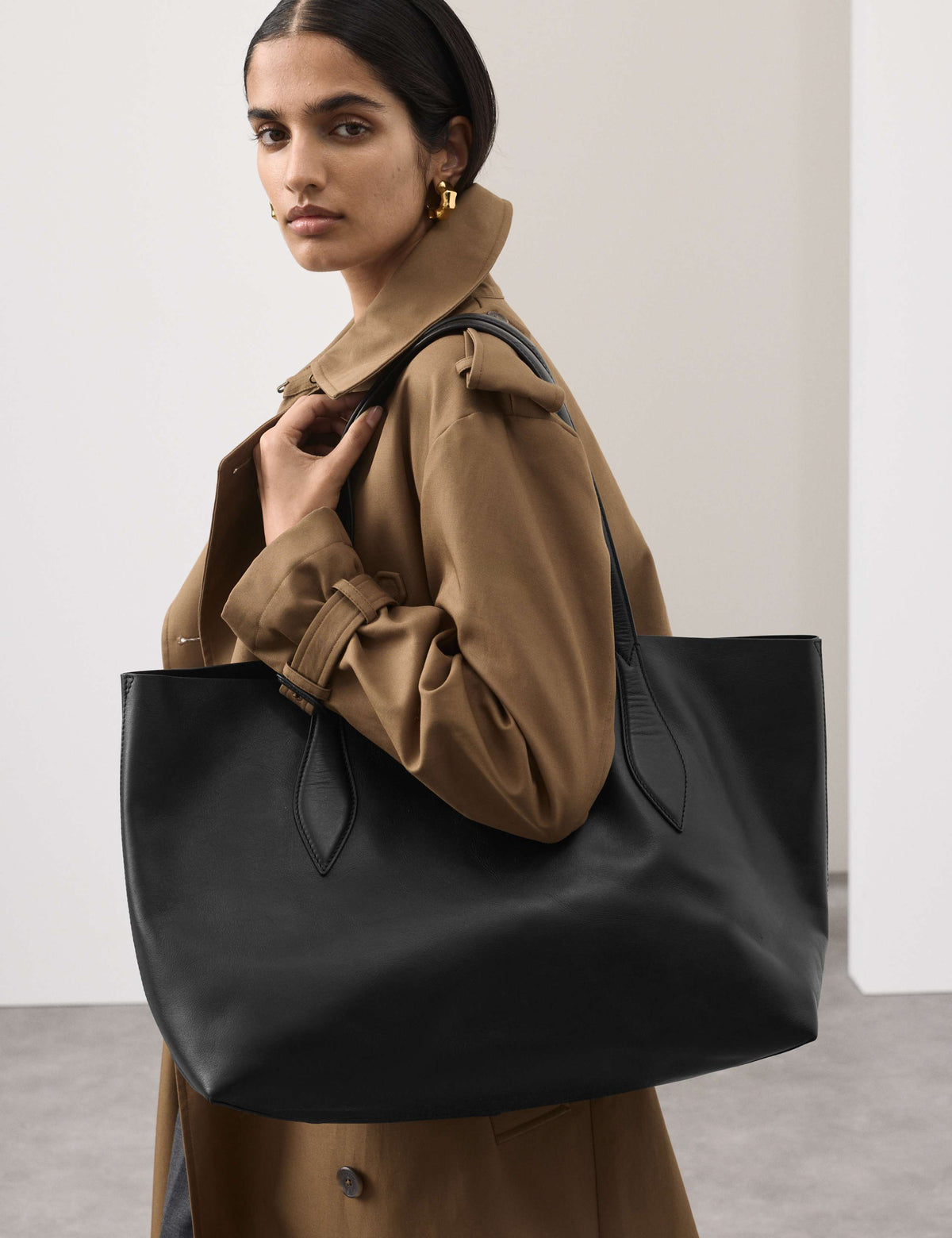 Autograph leather tote bag with magnetic fastening (British brand)